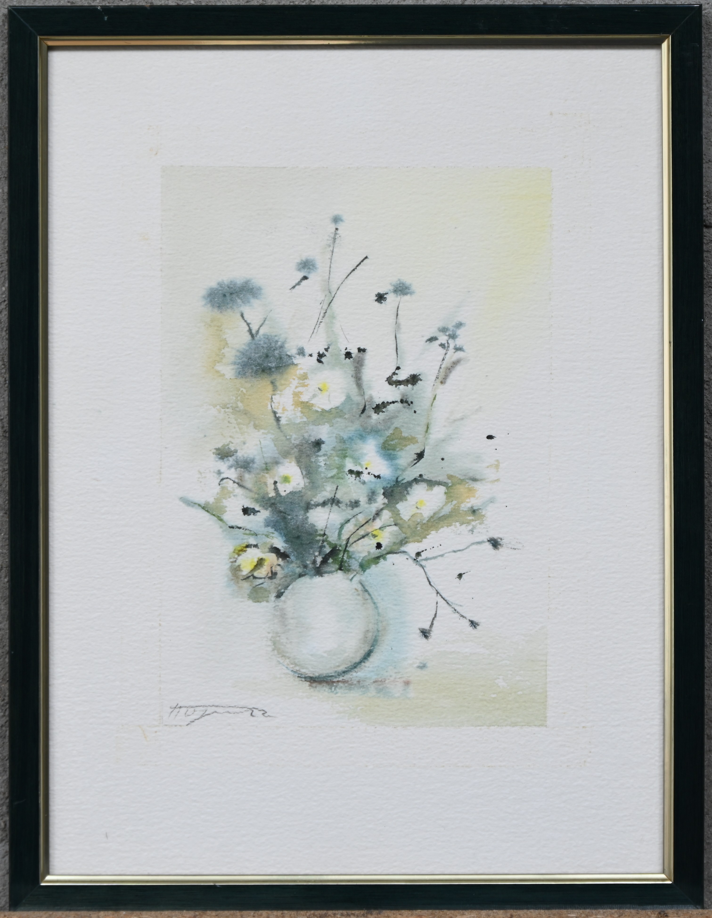 “Bloemstilleven”. Een aquarel op papier, onderaan gesigneerd “Bloemstilleven”. Een aquarel op papier, onderaan gesigneerd.