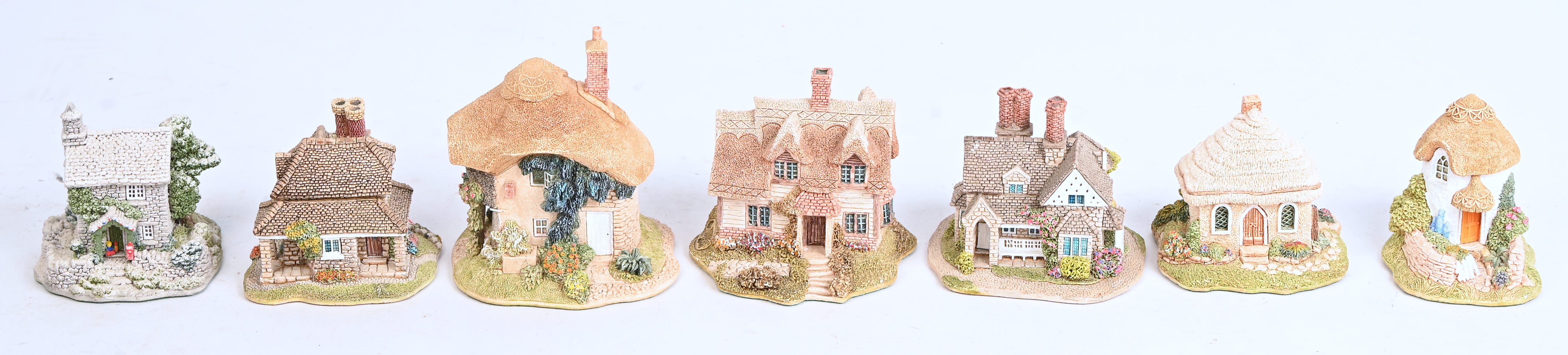 Elf verschillende ‘Lilliput Lane’ huisjes. Zonder OVP Elf verschillende ‘Lilliput Lane’ huisjes. Zonder OVP.
