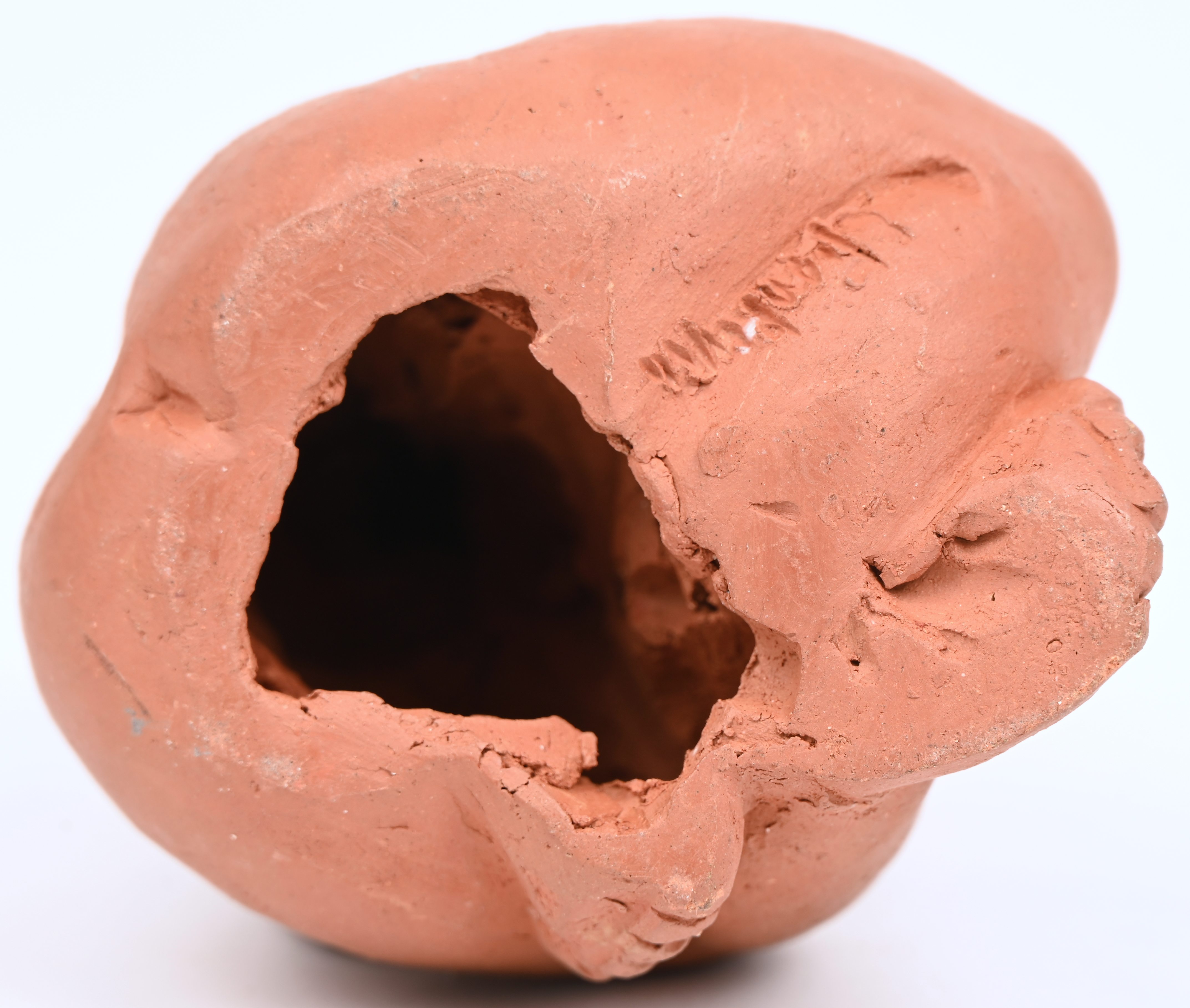 ‘Zittend naakt’, een terra cotta beeldje. Getekend Gerard Fonteyne ‘Zittend naakt’, een terra cotta beeldje. Getekend Gerard Fonteyne.