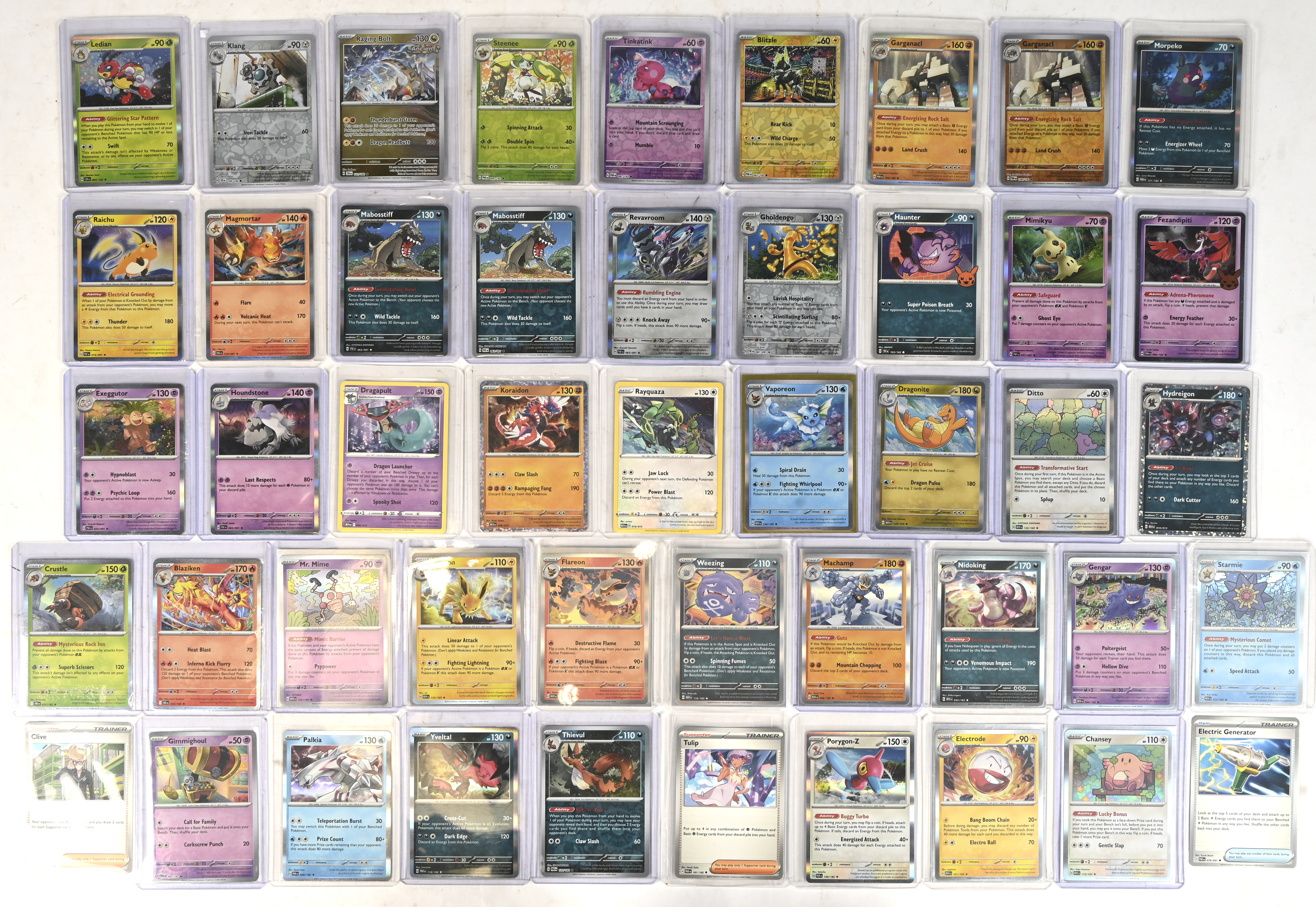 Een lot van 47 Pokémon kaarten: Verschillende sets van jaren 2023 - 2025 Een lot van 47 Pokémon kaarten: Verschillende sets van jaren 2023 - 2025.