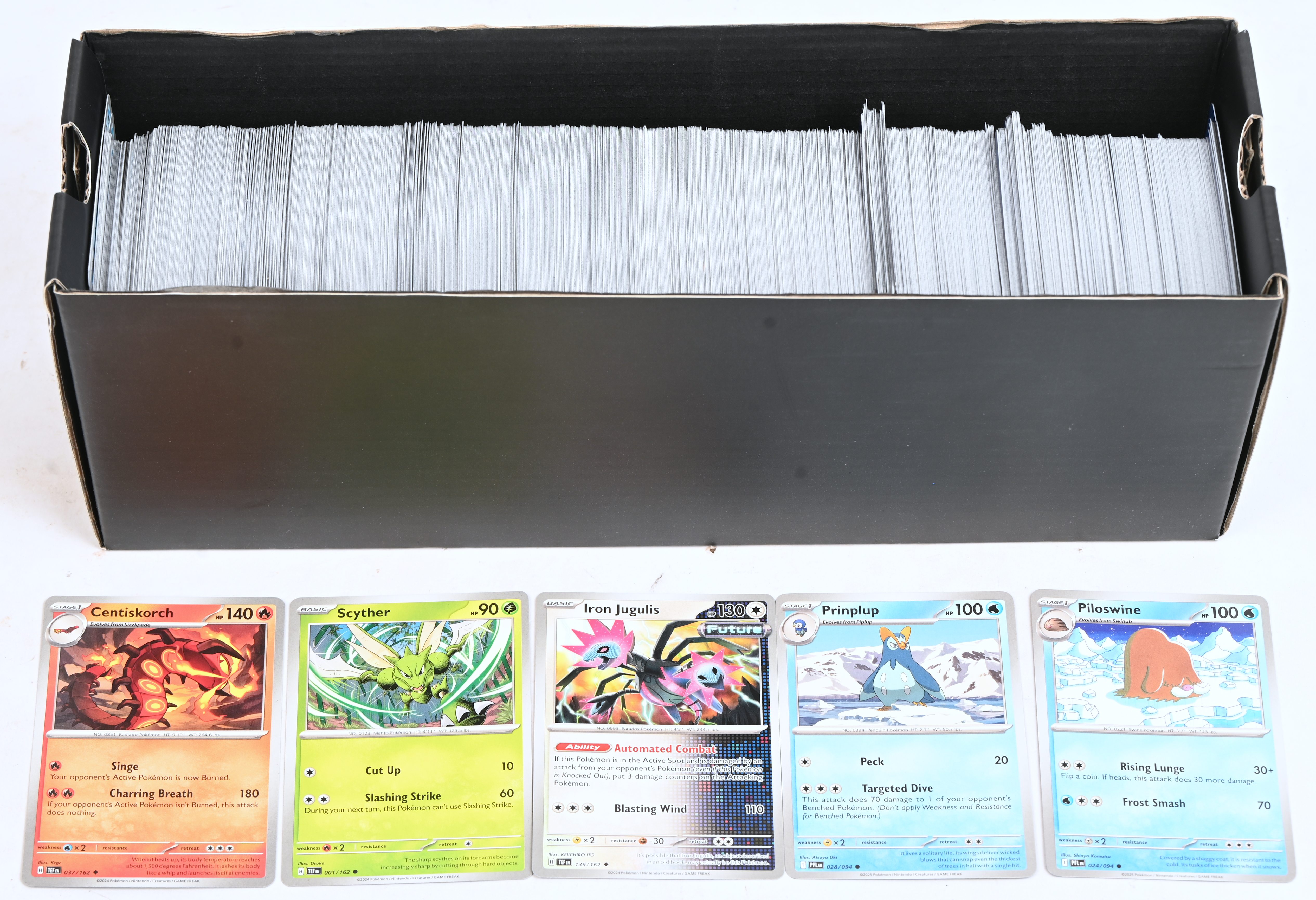 Een lot van +- 900 kaarten: Mix van DRI, ASC, SSP, PRE, SFA, WHT, OBF, PAR, PAL, BLK. Commons & Uncommons Een lot van +- 900 kaarten: Mix van DRI, ASC, SSP, PRE, SFA, WHT, OBF, PAR, PAL, BLK. Commons & Uncommons.