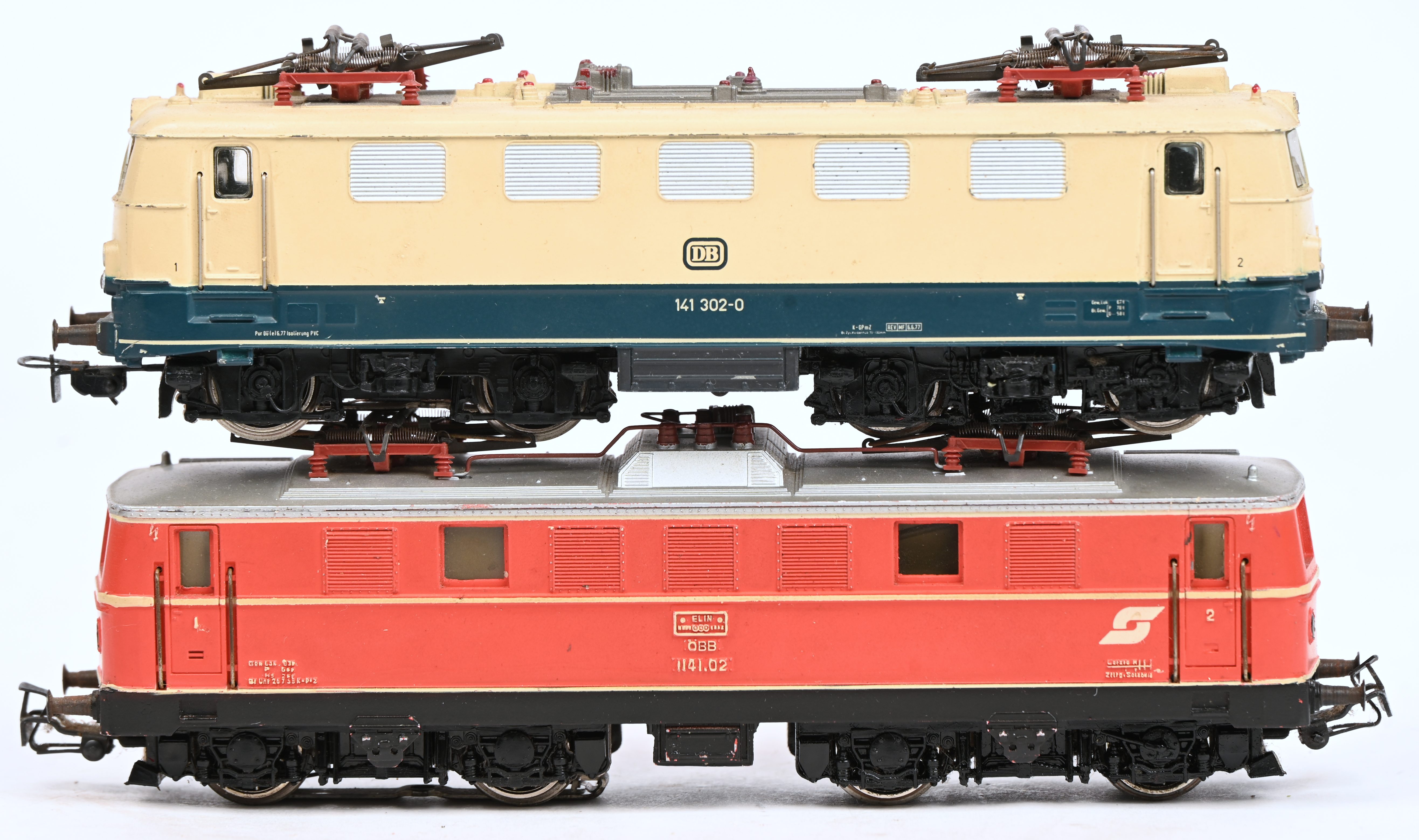 Twee Electrische Locomotieven Twee Electrische Locomotieven. BR 1141 van de ÖBB en BR 141 van de DB