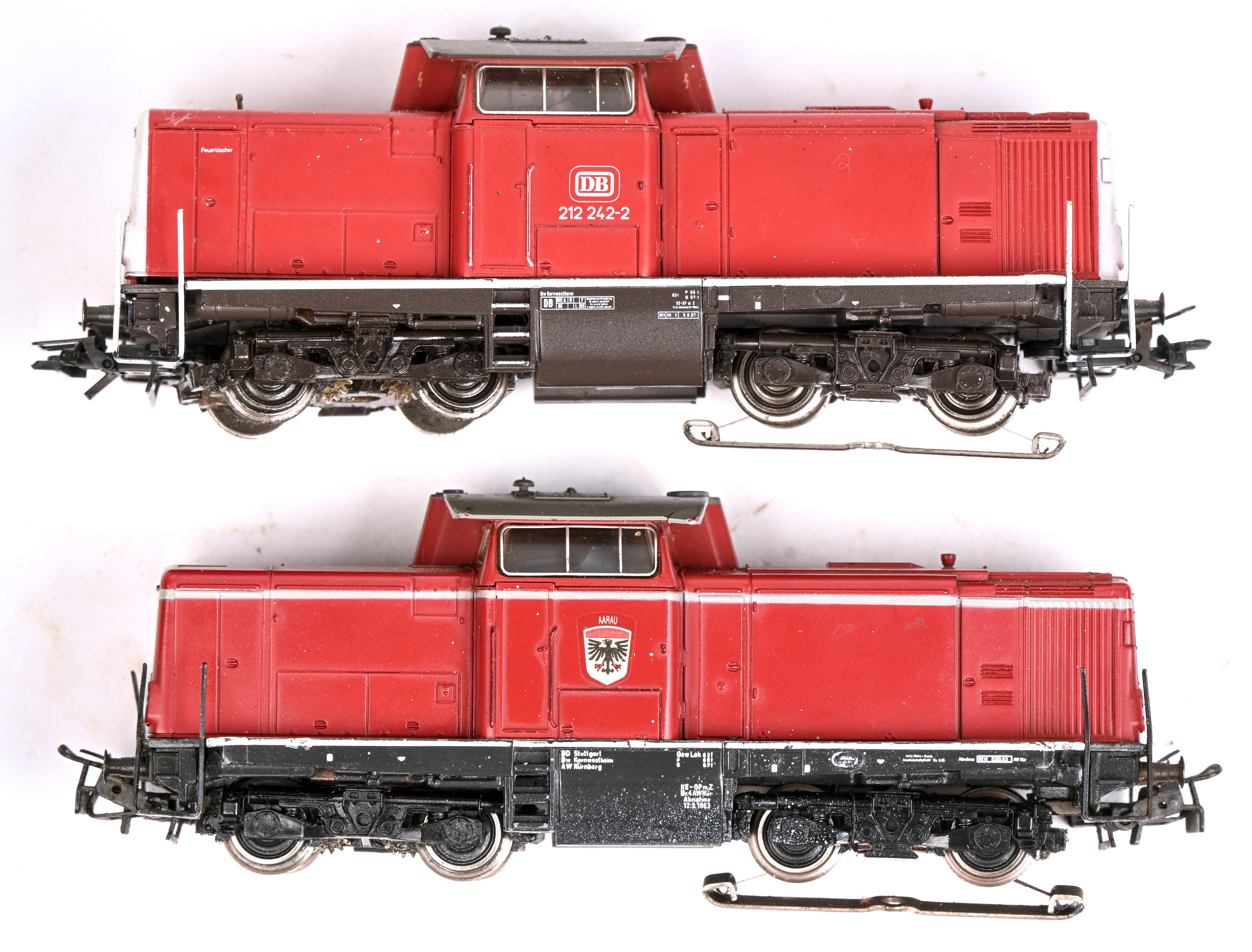 Twee BR212 Märklin HO diesellocomotieven. Een met beetje schade Twee BR212 Märklin HO diesellocomotieven. Een met beetje schade.