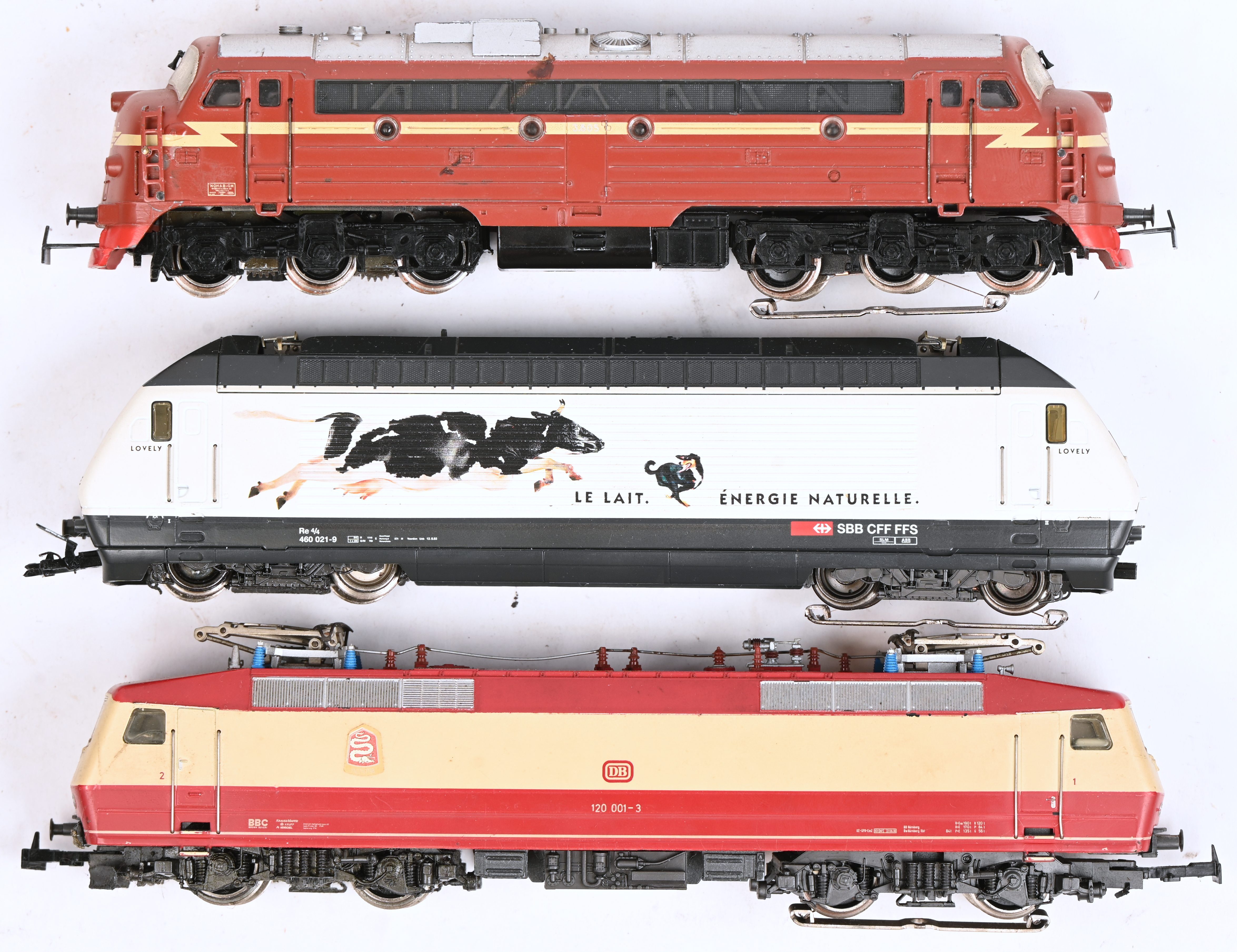 Drie locomotieven. 3153 BR 120 TEE van de DB, 34612 Re 460 'Milch' van de SBB en 3143 Serie Di3 'Nohab' van de NSB Drie locomotieven. 3153 BR 120 TEE van de DB, 34612 Re 460 'Milch' van de SBB en 3143 Serie Di3 'Nohab' van de NSB.