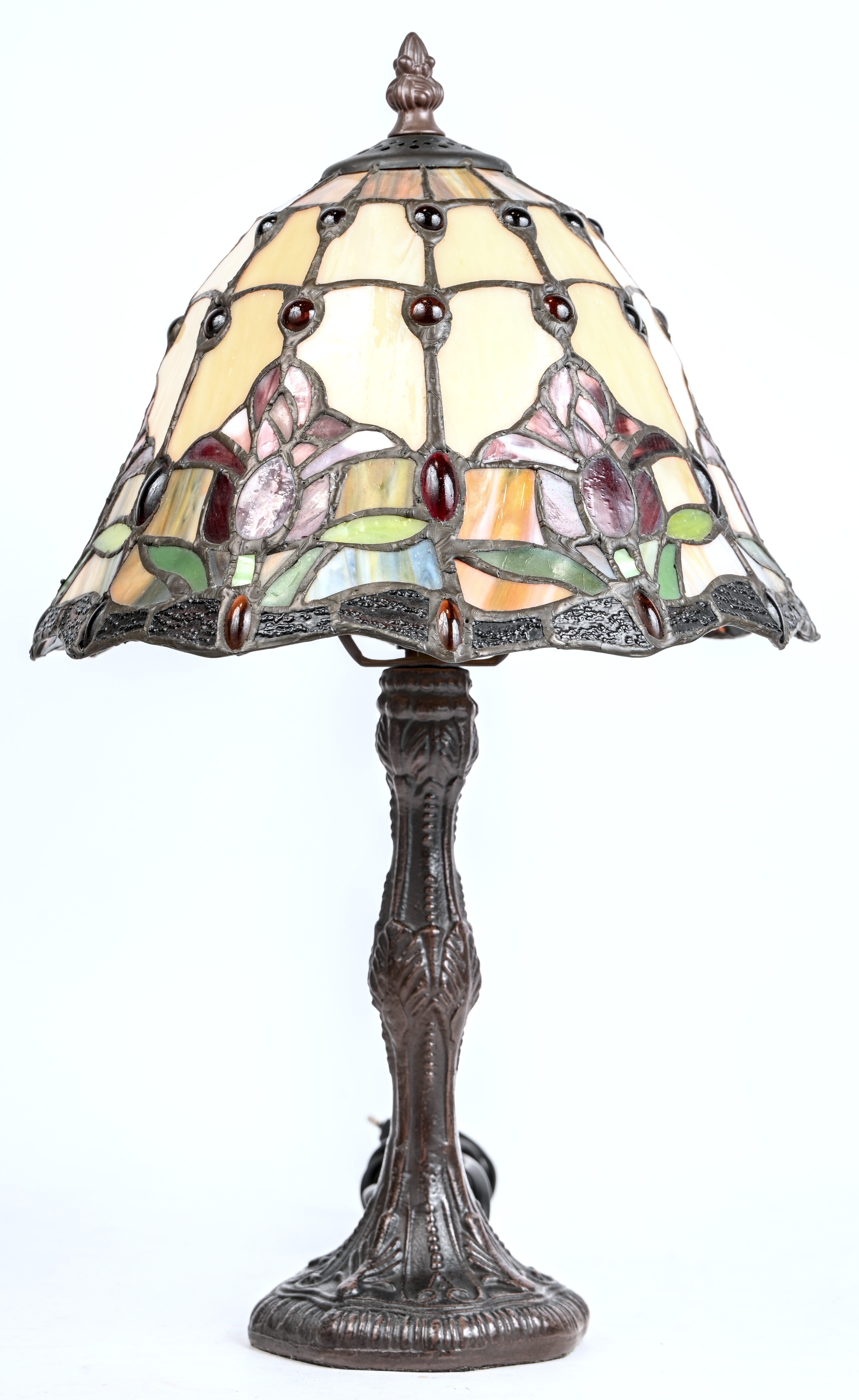 Een tafellampje in Tiffany stijl Een tafellampje in Tiffany stijl.