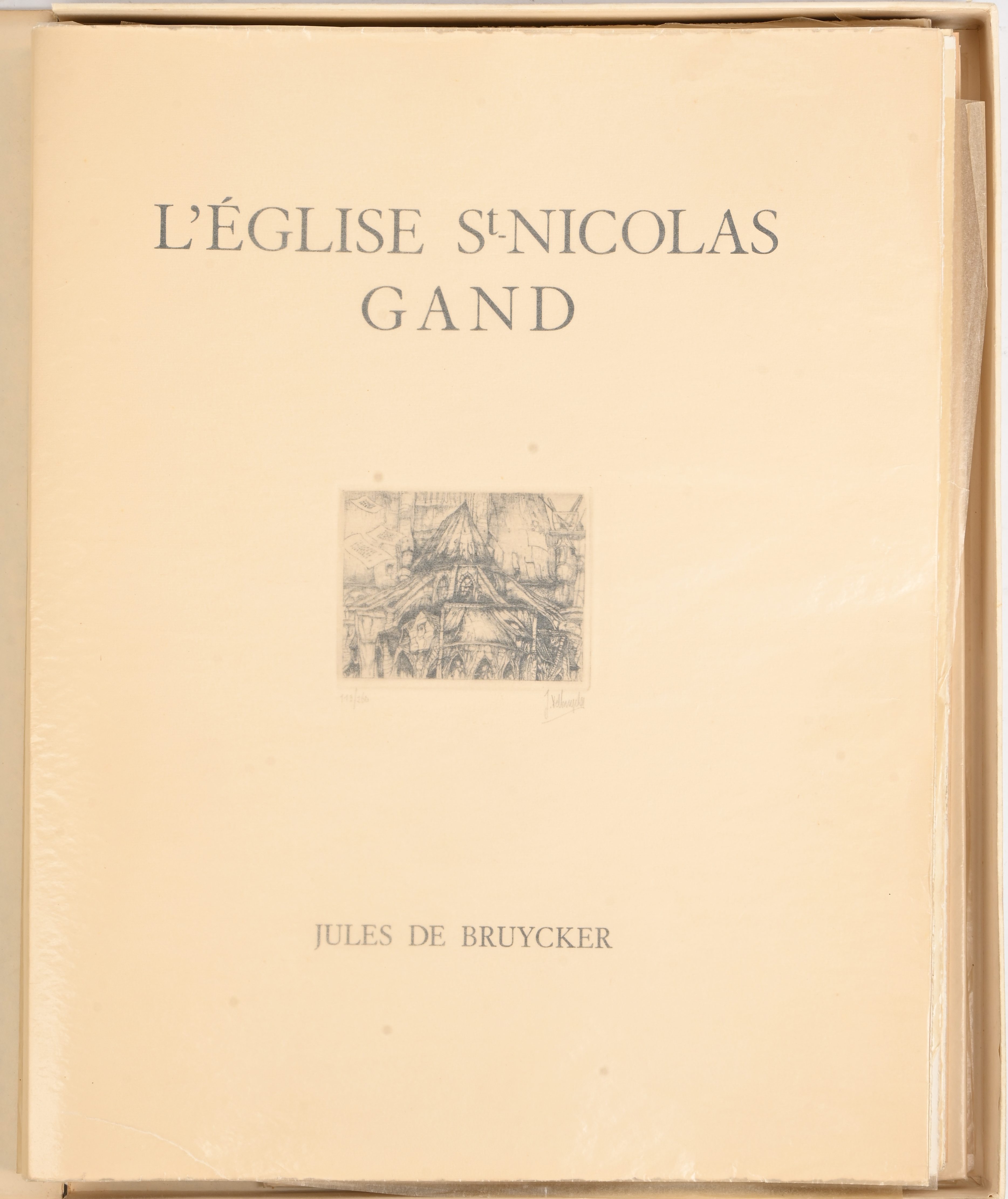 ‘L’église St. Nicolas Gand’. Een kunstmap met reproducties naar tekeningen van Jules de Bruycker. Nr 113 uit een oplage van 260 exemplaren. De etsen zijn manco ‘L’église St. Nicolas Gand’. Een kunstmap met reproducties naar tekeningen van Jules de Bruycker. Nr 113 uit een oplage van 260 exemplaren. De etsen zijn manco.