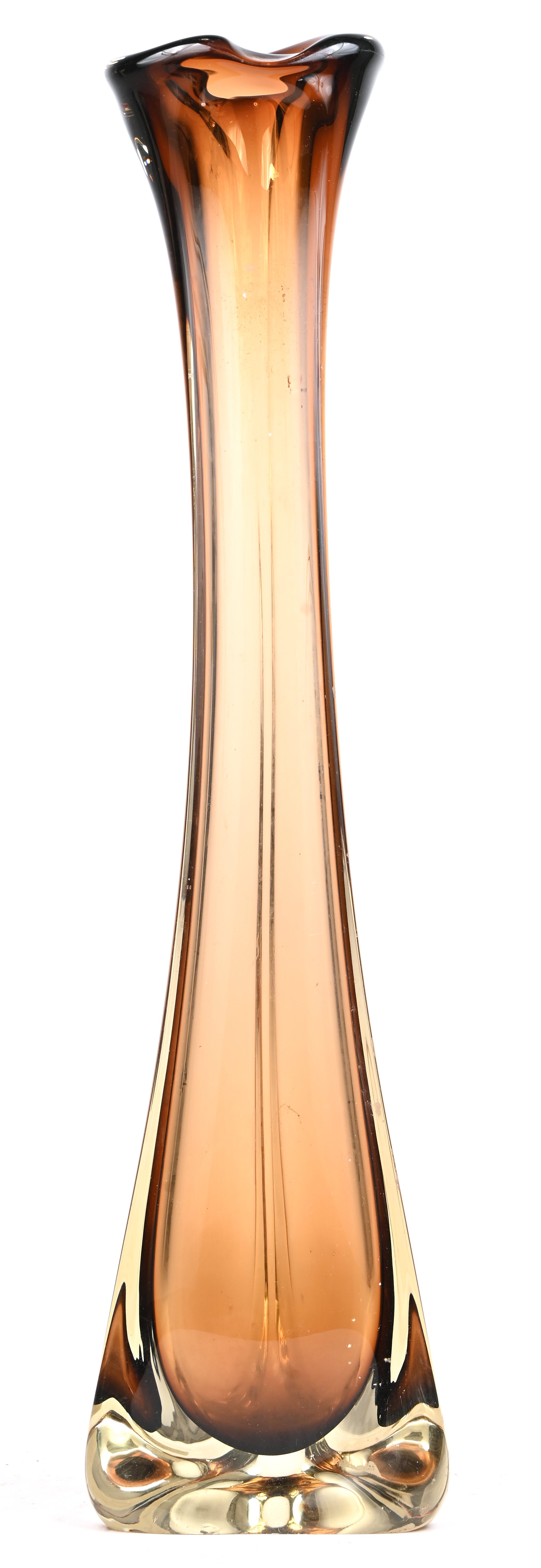 Een grote bruine vintage vaas uit Muranoglas Een grote bruine vintage vaas uit Muranoglas.