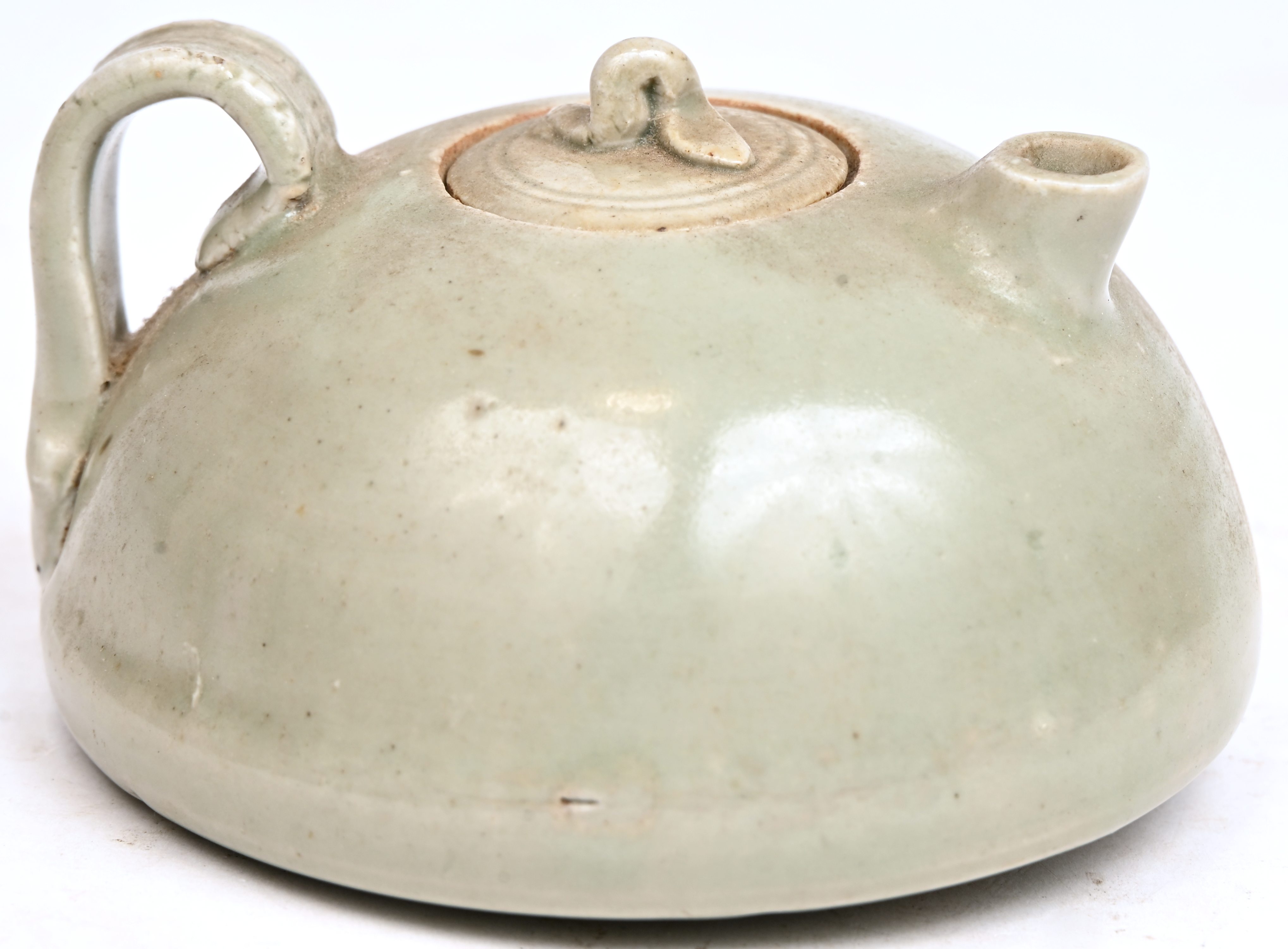 Een Chinees theepotje, Celadon groen porselein Een Chinees theepotje, Celadon groen porselein.