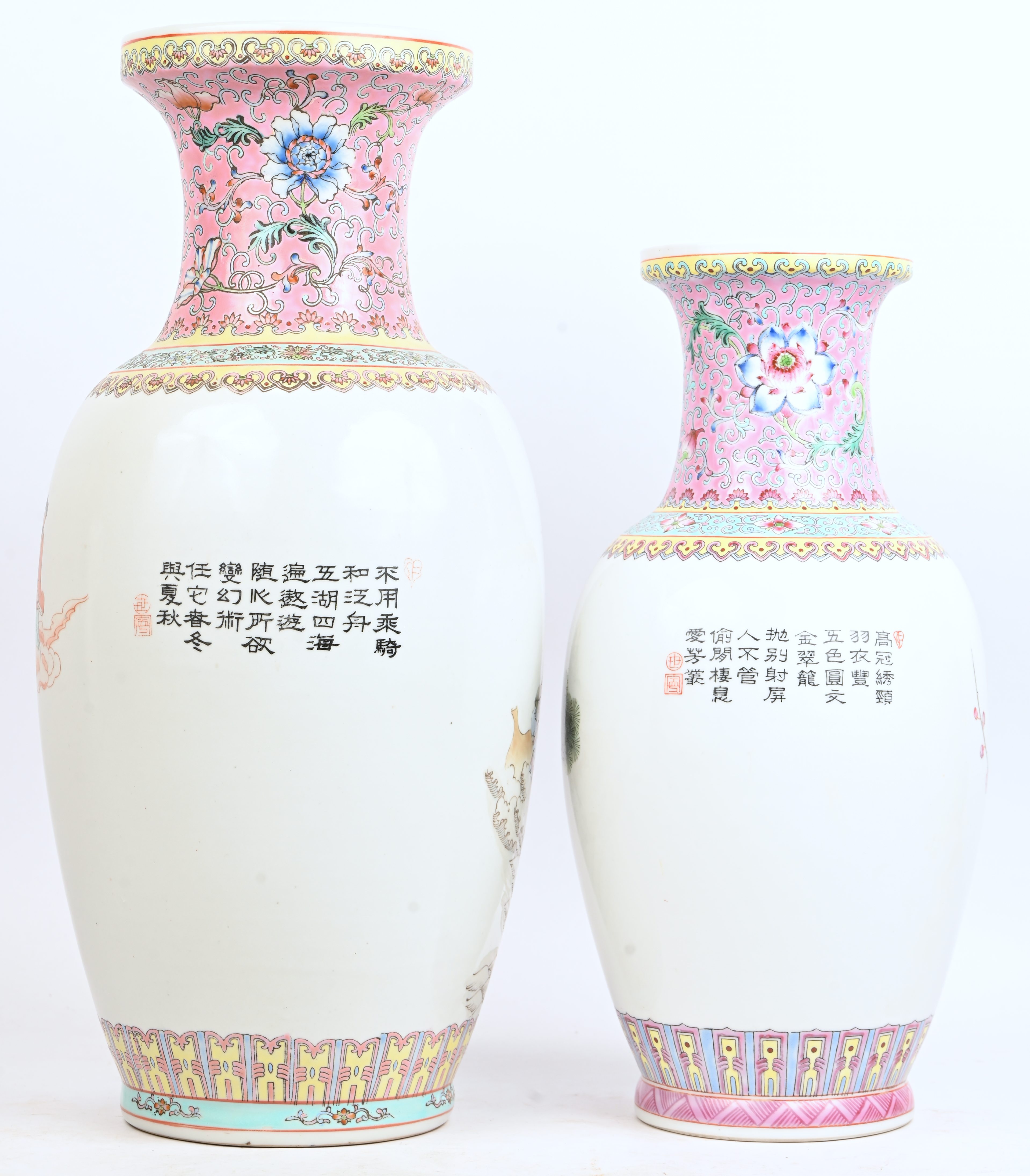 Twee vazen van meerkleurig Chinees porselein, famille rose Twee vazen van meerkleurig Chinees porselein, famille rose.