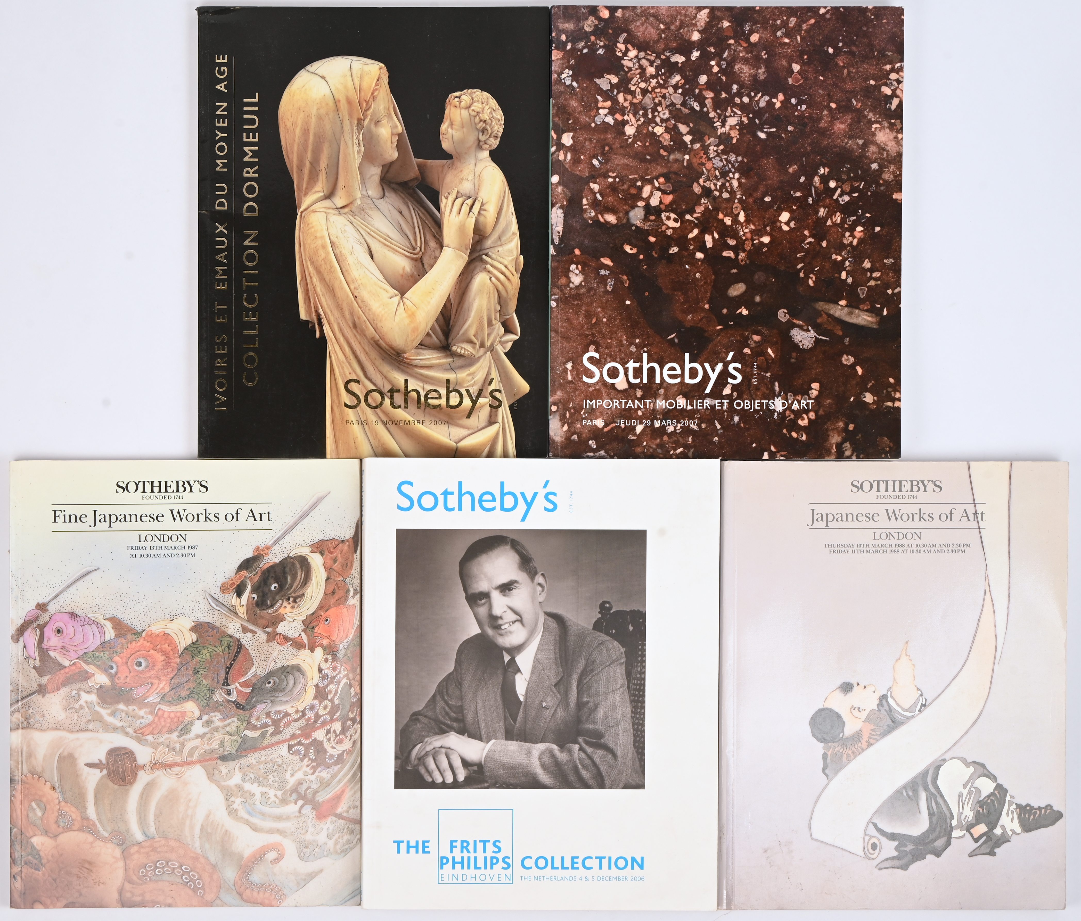 Een lot van 5 Sotheby’s veilingcatalogi: The Frits Philips collection, Fine Japanese works of art, Japanese works of art, Important mobilier et objets d’art en Ivoires et emaux du moyen age Een lot van 5 Sotheby’s veilingcatalogi: The Frits Philips collection, Fine Japanese works of art, Japanese works of art, Important mobilier et objets d’art en Ivoires et emaux du moyen age.