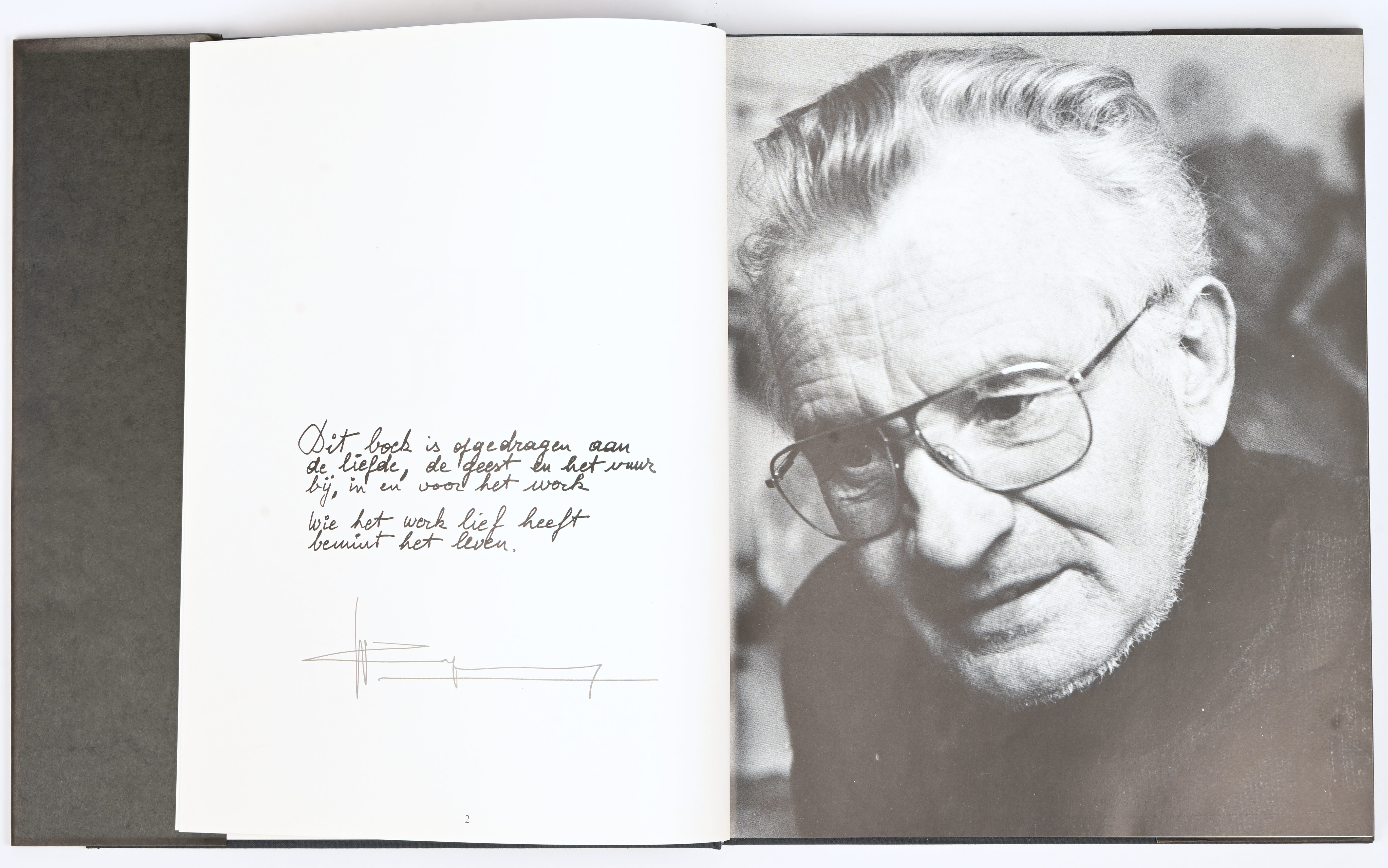 Geest & Vuur , een Nederlandstalig boek uit 1991 met illustraties en informatie over de smeed- en beeldhouwkunst van de kunstenaar Willy Ceysens Geest & Vuur , een Nederlandstalig boek uit 1991 met illustraties en informatie over de smeed- en beeldhouwkunst van de kunstenaar Willy Ceysens.