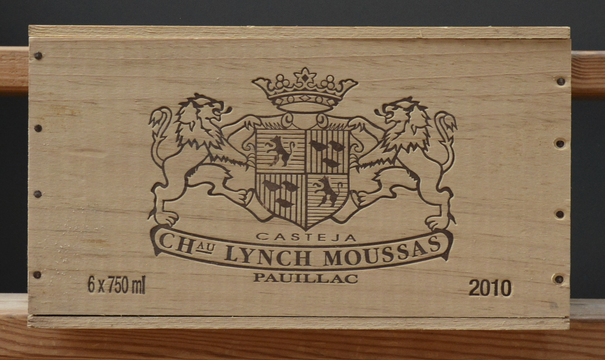 Ch. Lynch-Moussas A.C. Pauillac 5e grand cru classé M.C. O.K Ch. Lynch-Moussas A.C. Pauillac 5e grand cru classé M.C. O.K. 2010 aantal: 6 bt