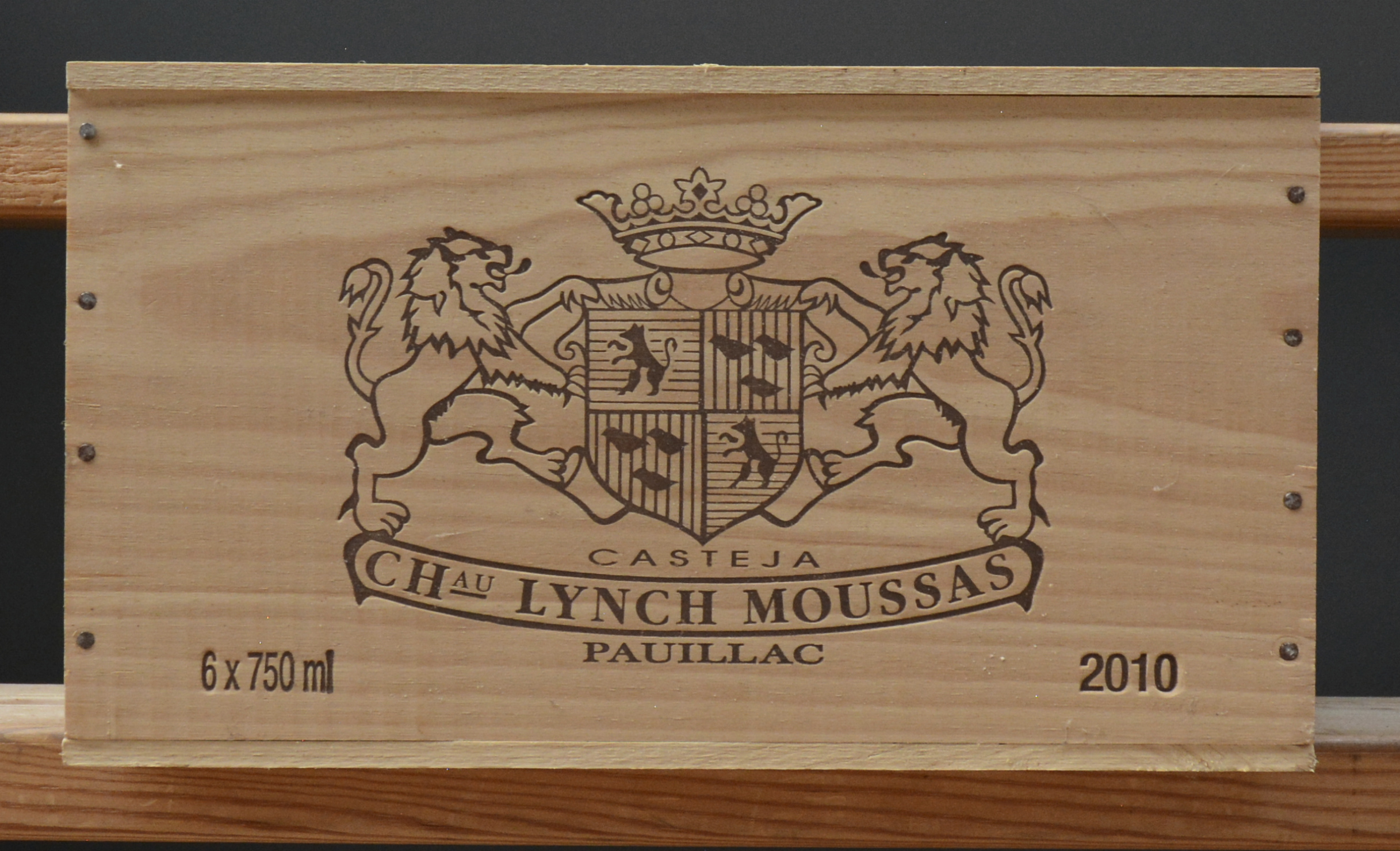 Ch. Lynch-Moussas A.C. Pauillac 5e grand cru classé M.C. O.K Ch. Lynch-Moussas A.C. Pauillac 5e grand cru classé M.C. O.K. 2010 aantal: 6 bt