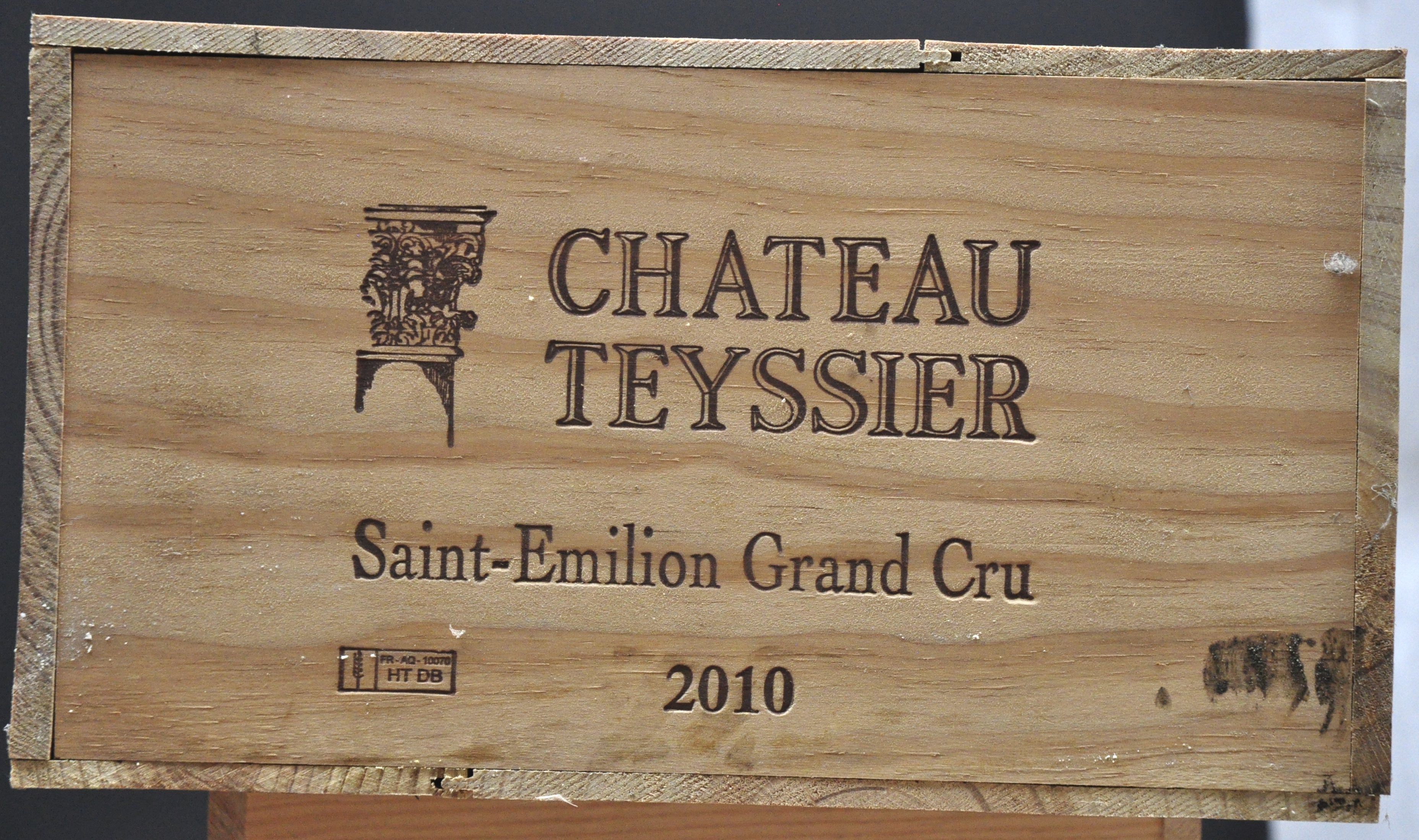 Ch. Teyssier A.C. St-Emilion grand cru M.C. O.K Ch. Teyssier A.C. St-Emilion grand cru M.C. O.K. 2010 aantal: 12 bt