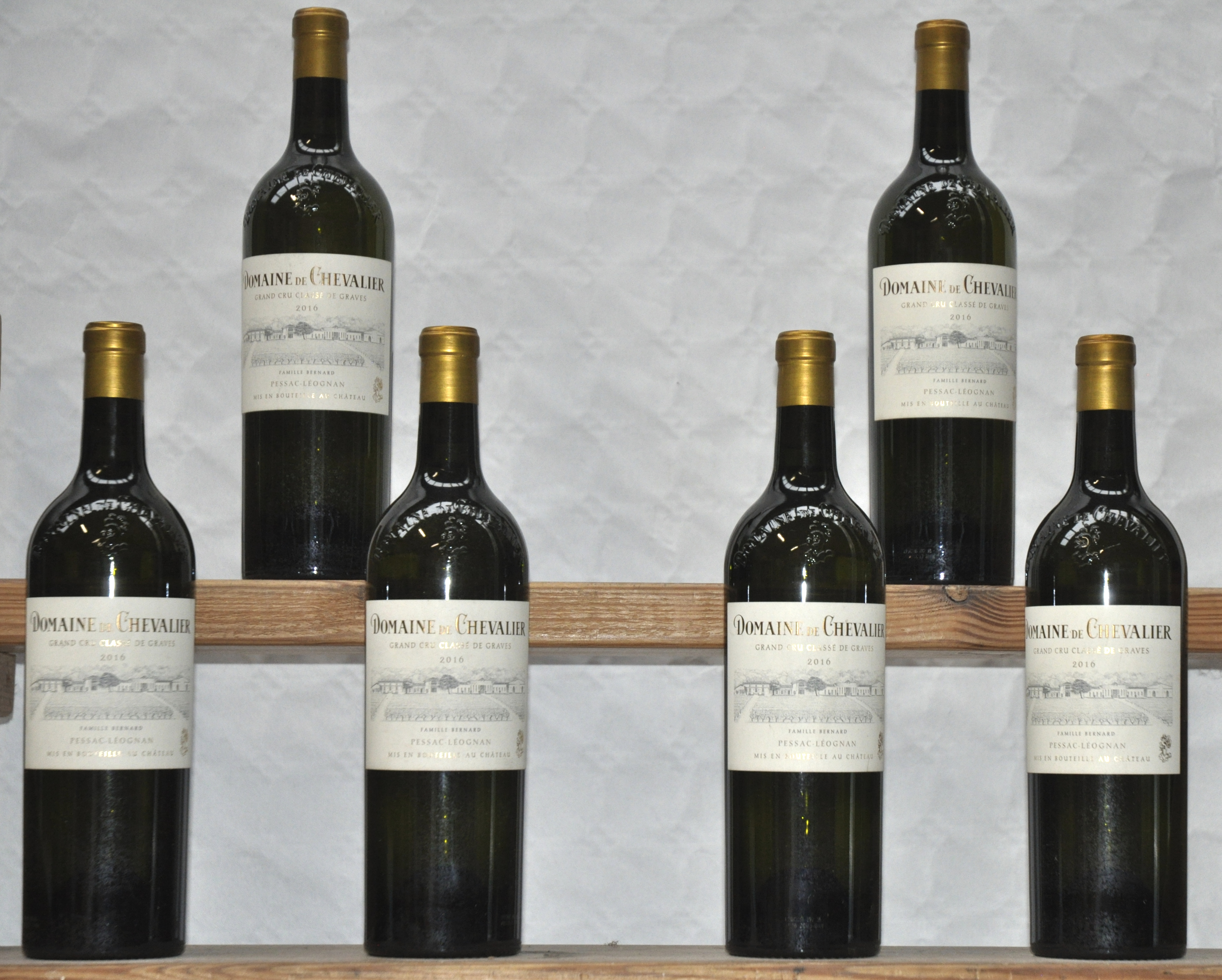 Dom. de Chevalier A.C. Pessac-Léognan Grand cru classé de Graves M.C. K Dom. de Chevalier A.C. Pessac-Léognan Grand cru classé de Graves M.C. K. 2016 aantal: 6 bt 70% sauvignon, 30% sémillon