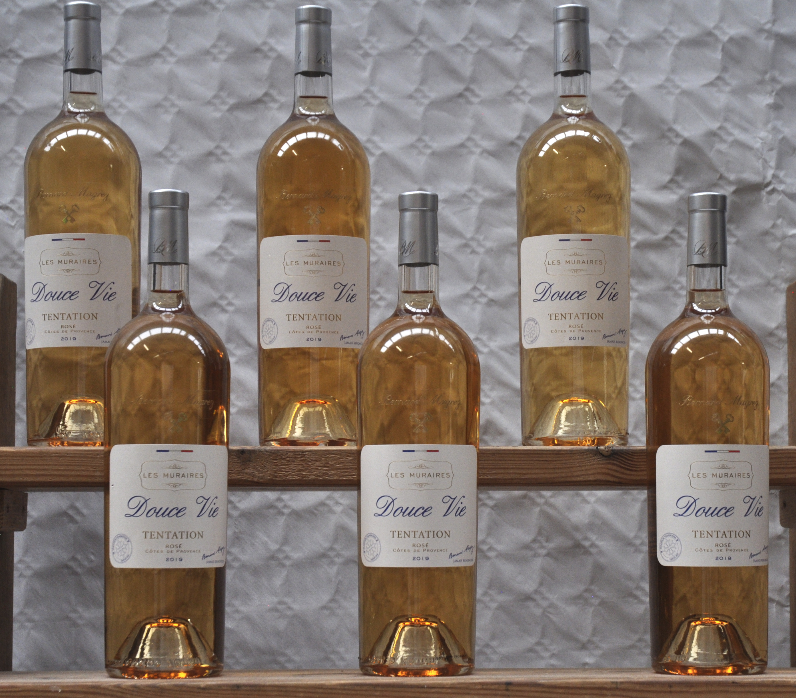 Douce Vie Tentation Rosé A.O.P. Côtes de Provence Bernard Magrez M.O. O.D. 2019 aantal: 6 Mag Douce Vie Tentation Rosé A.O.P. Côtes de Provence Bernard Magrez M.O. O.D. 2019 aantal: 6 Mag.