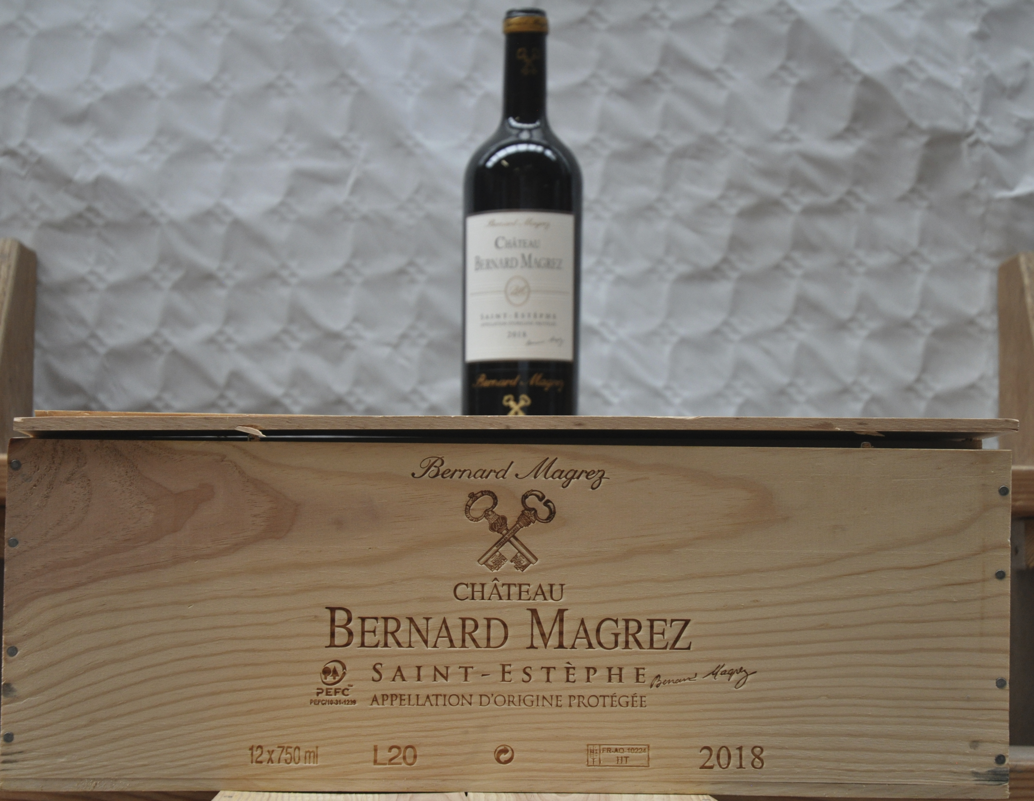 Ch. Bernard Magrez A.O.P. St-Estèphe M.C. O.K Ch. Bernard Magrez A.O.P. St-Estèphe M.C. O.K. 2018 aantal: 12 bt