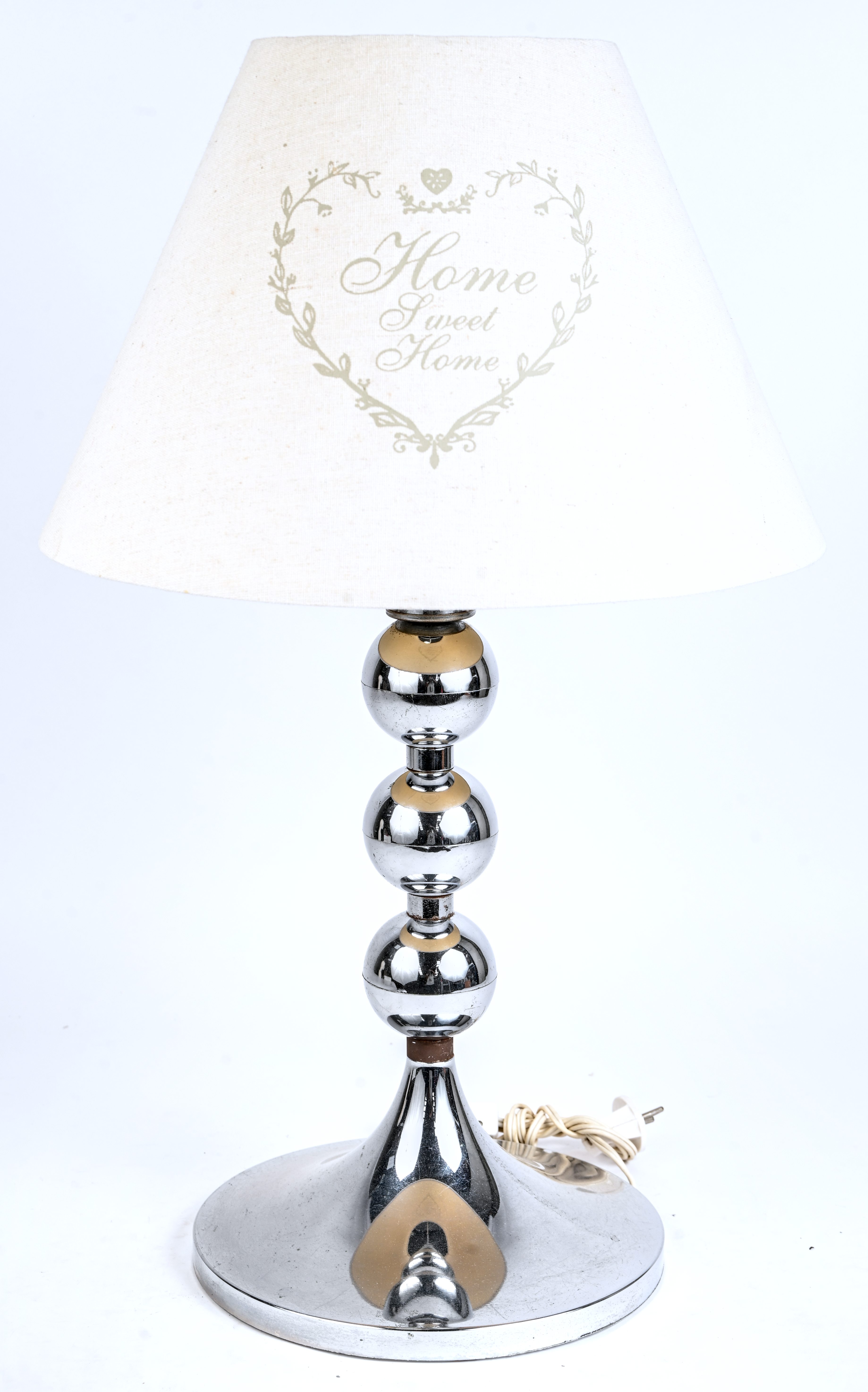 Een vintage tafellamp, chrome kunststoffen voet met bollen Een vintage tafellamp, chrome kunststoffen voet met bollen.