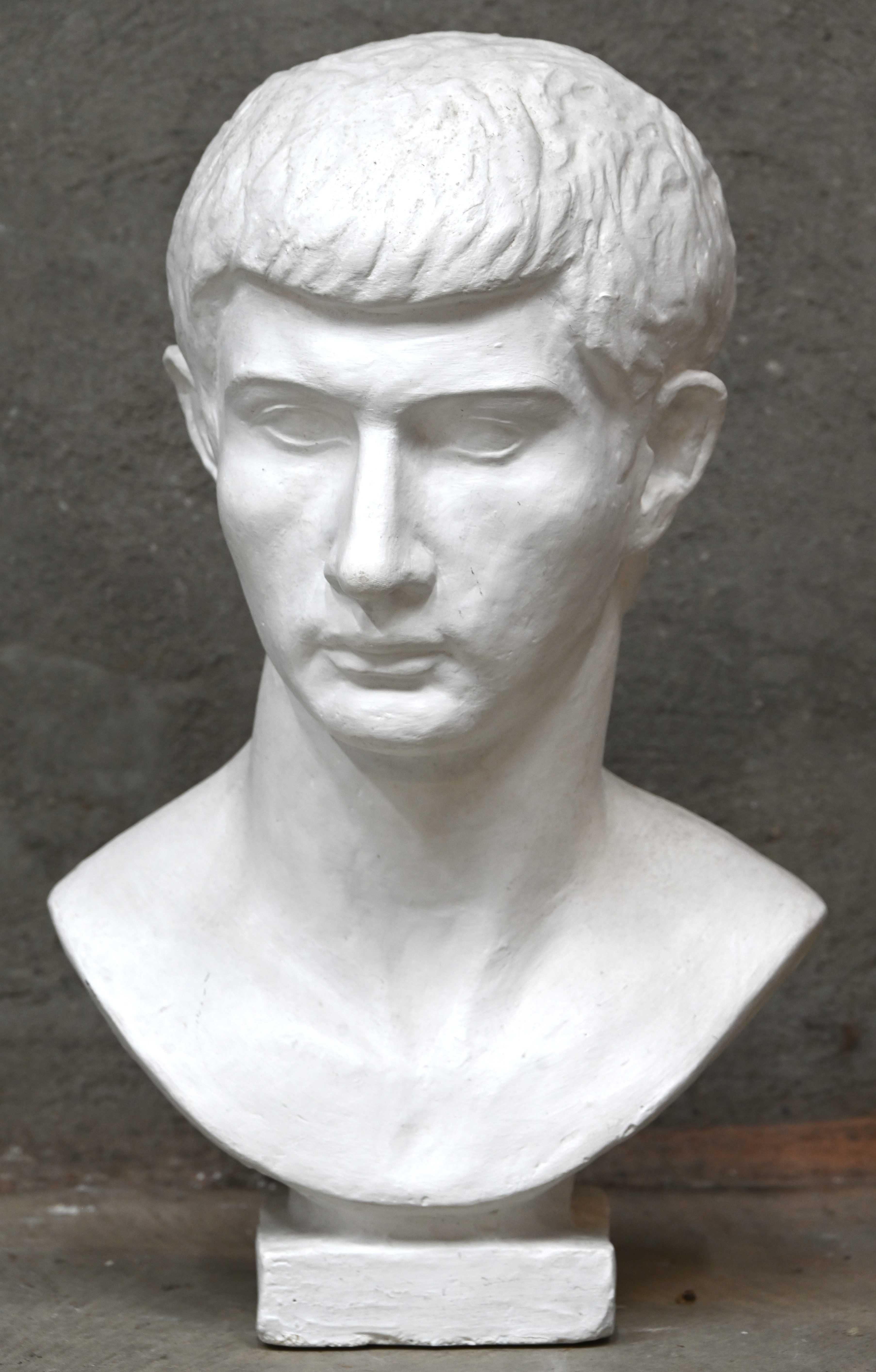 “Julio Claudius”, een plaasteren buste “Julio Claudius”, een plaasteren buste.