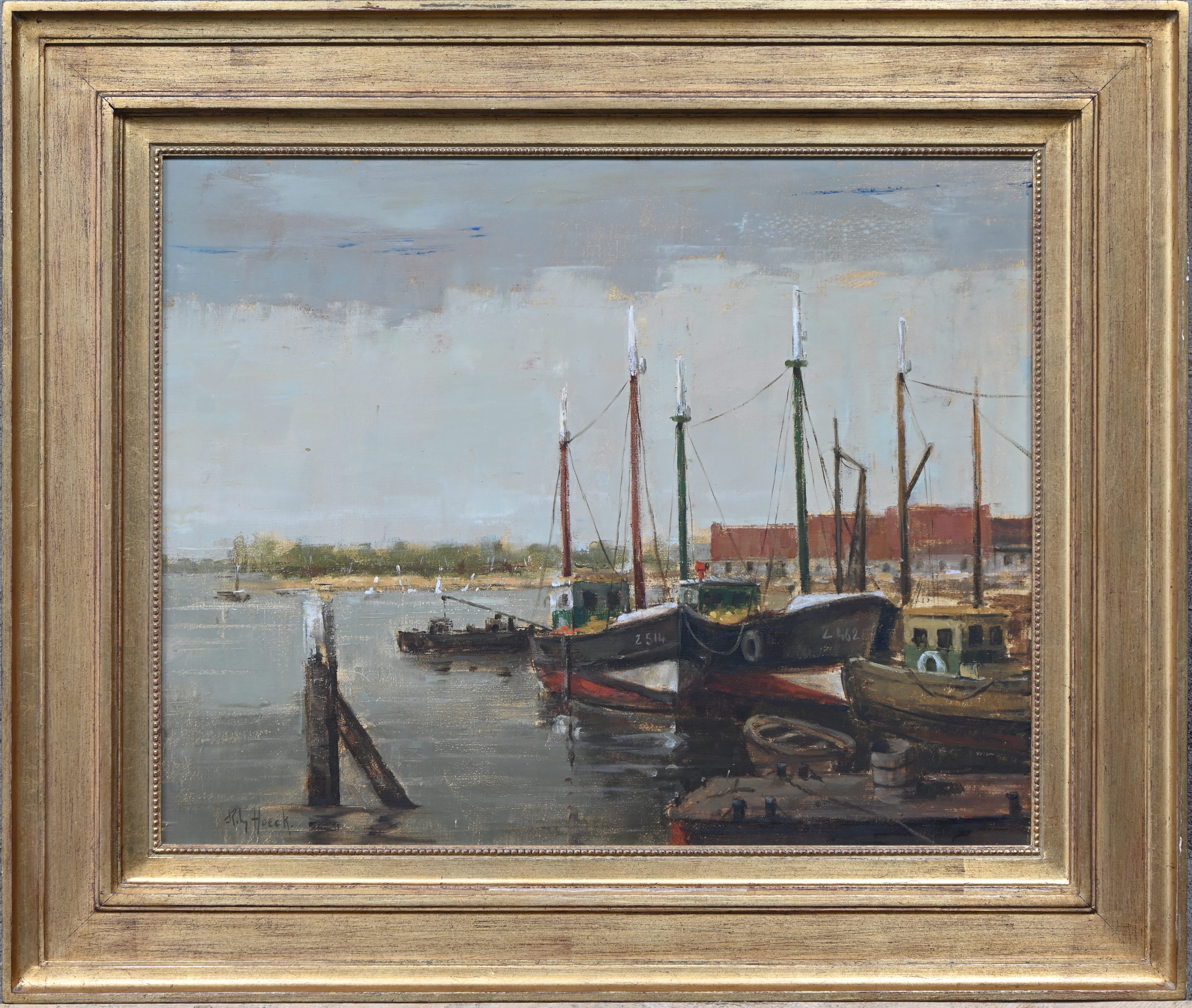 “Vissersschuiten in de haven”, een schilderij, olieverf op doek, gesigneerd Rik Hoeck “Vissersschuiten in de haven”, een schilderij, olieverf op doek, gesigneerd Rik Hoeck.
