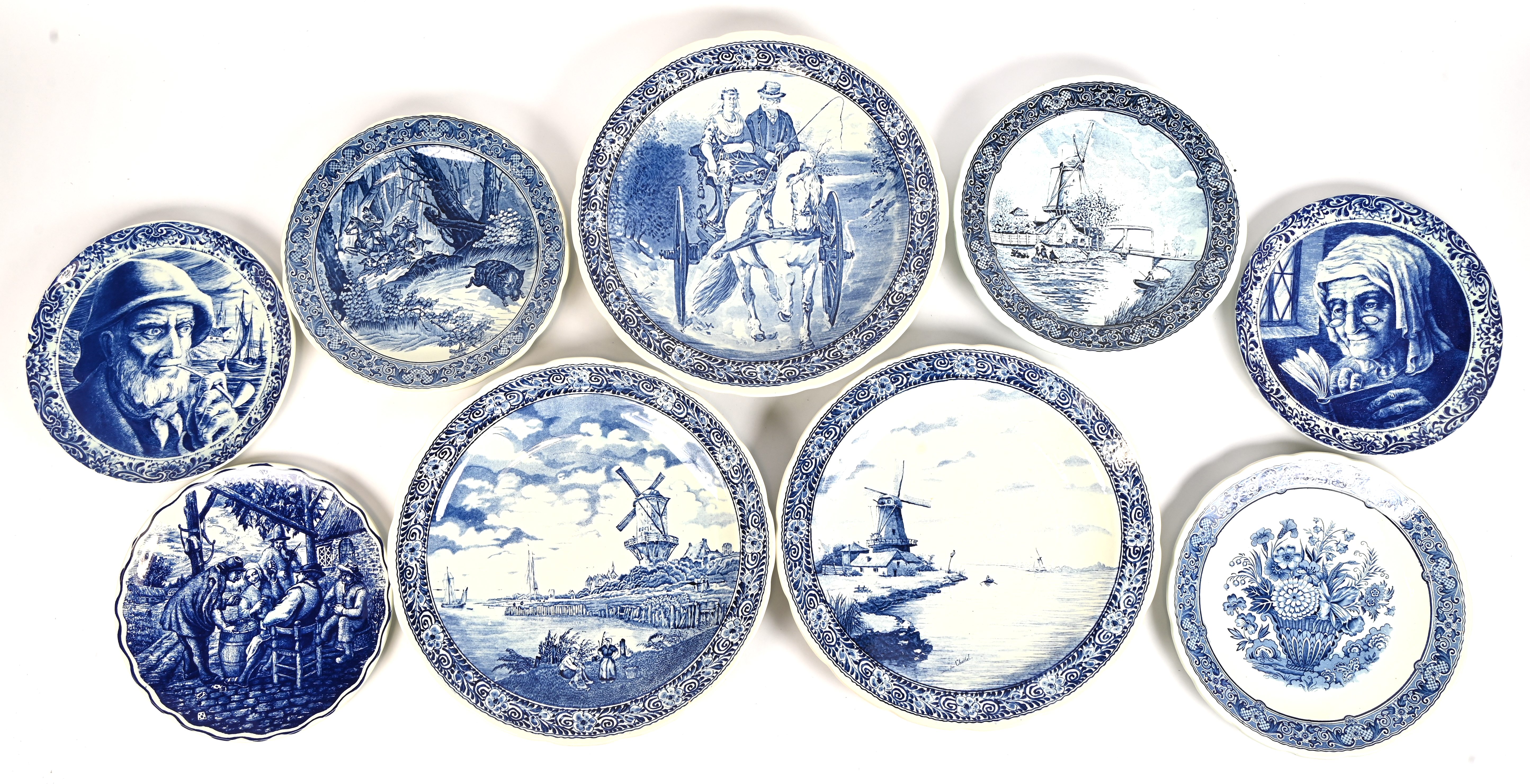 Negen sierborden van blauw-wit geglazuurd aardewerk. Boch met Delfts decor Negen sierborden van blauw-wit geglazuurd aardewerk. Boch met Delfts decor.