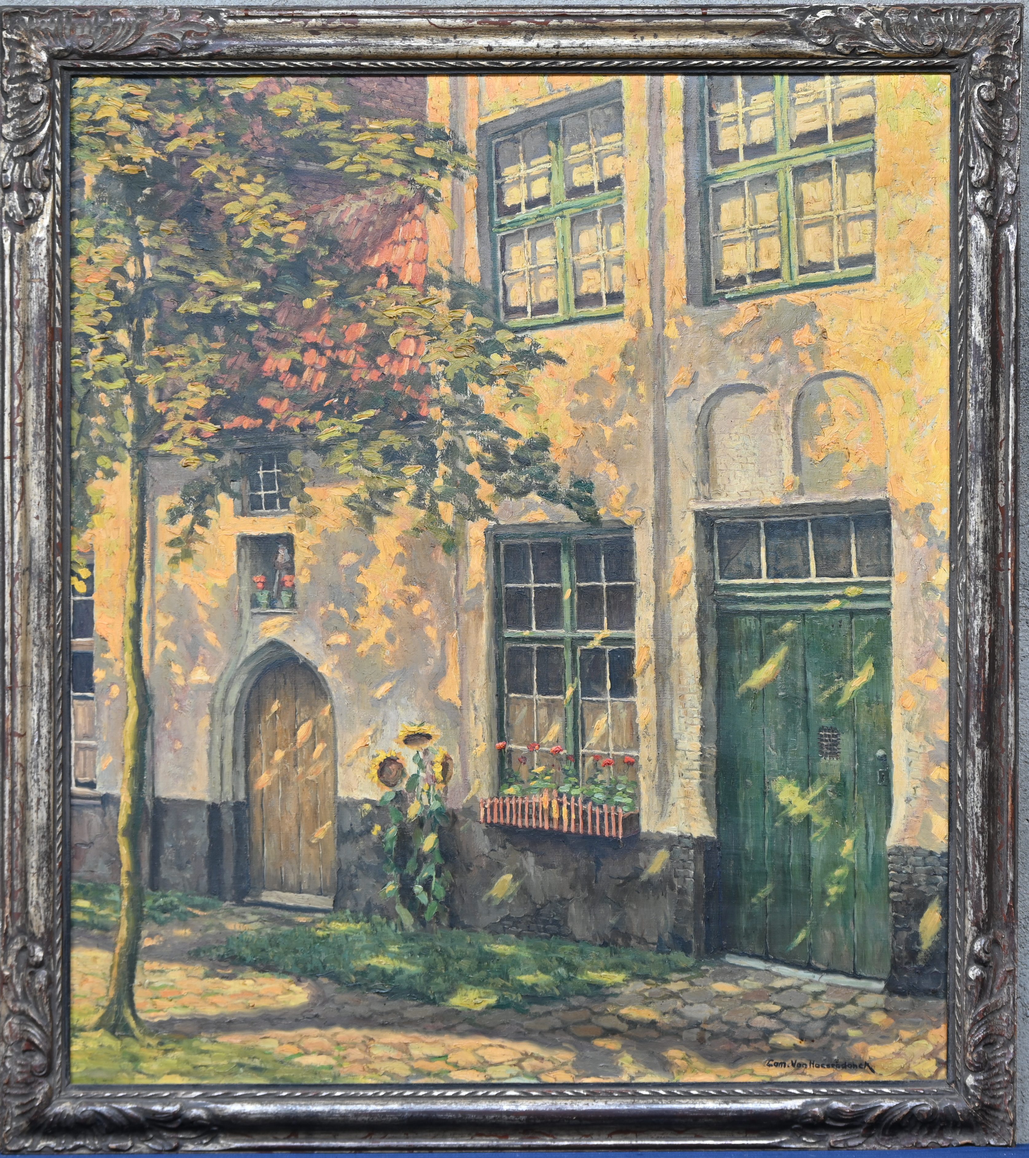 ‘Straatbeeld’, een olieverfschilderij op doek. Gesigneerd ‘Straatbeeld’, een olieverfschilderij op doek. Gesigneerd.