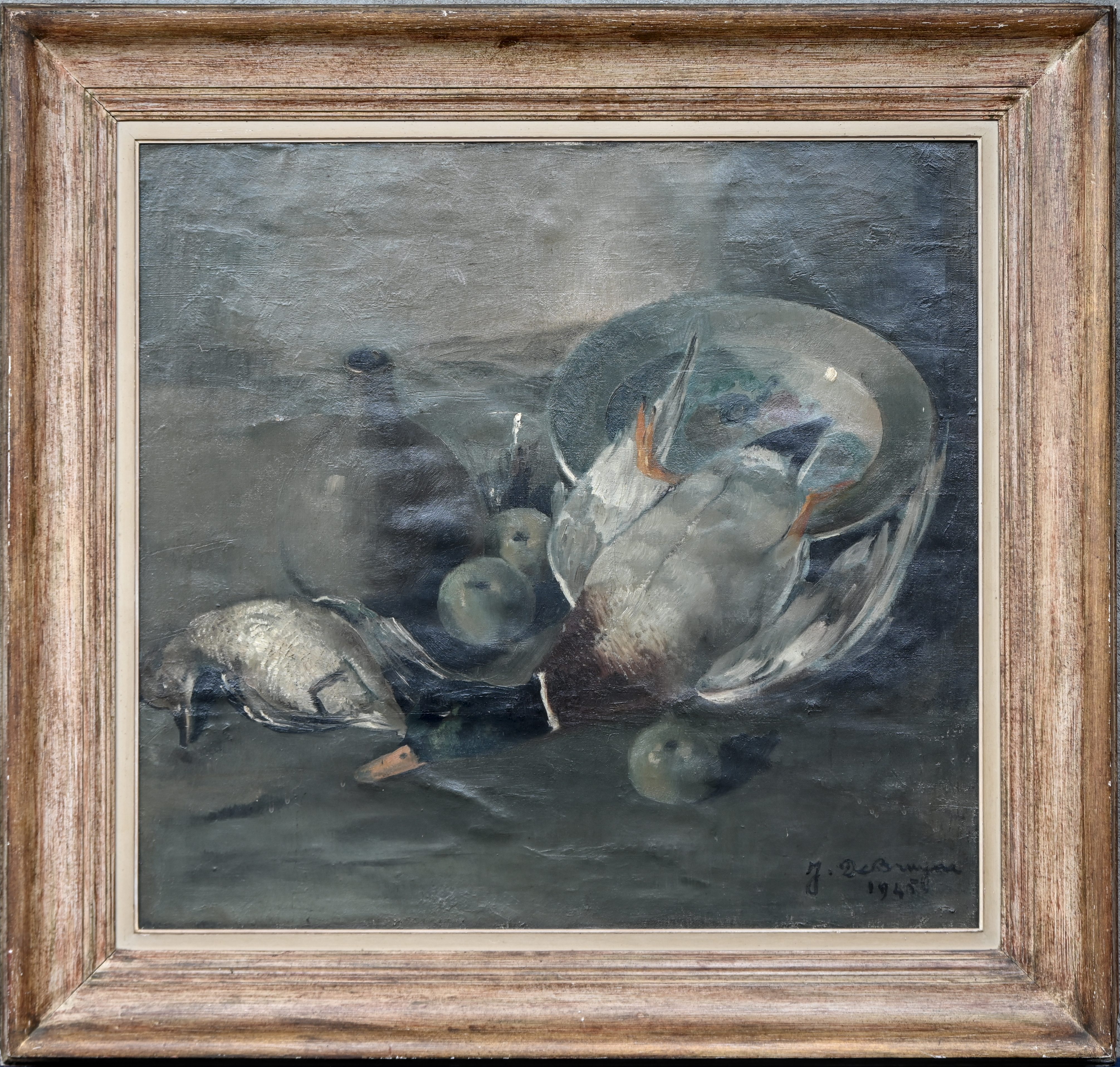 “Nature morte”, een schilderij, olieverf op doek in houten kader, gesigneerd en gedateerd 1945 “Nature morte”, een schilderij, olieverf op doek in houten kader, gesigneerd en gedateerd 1945.