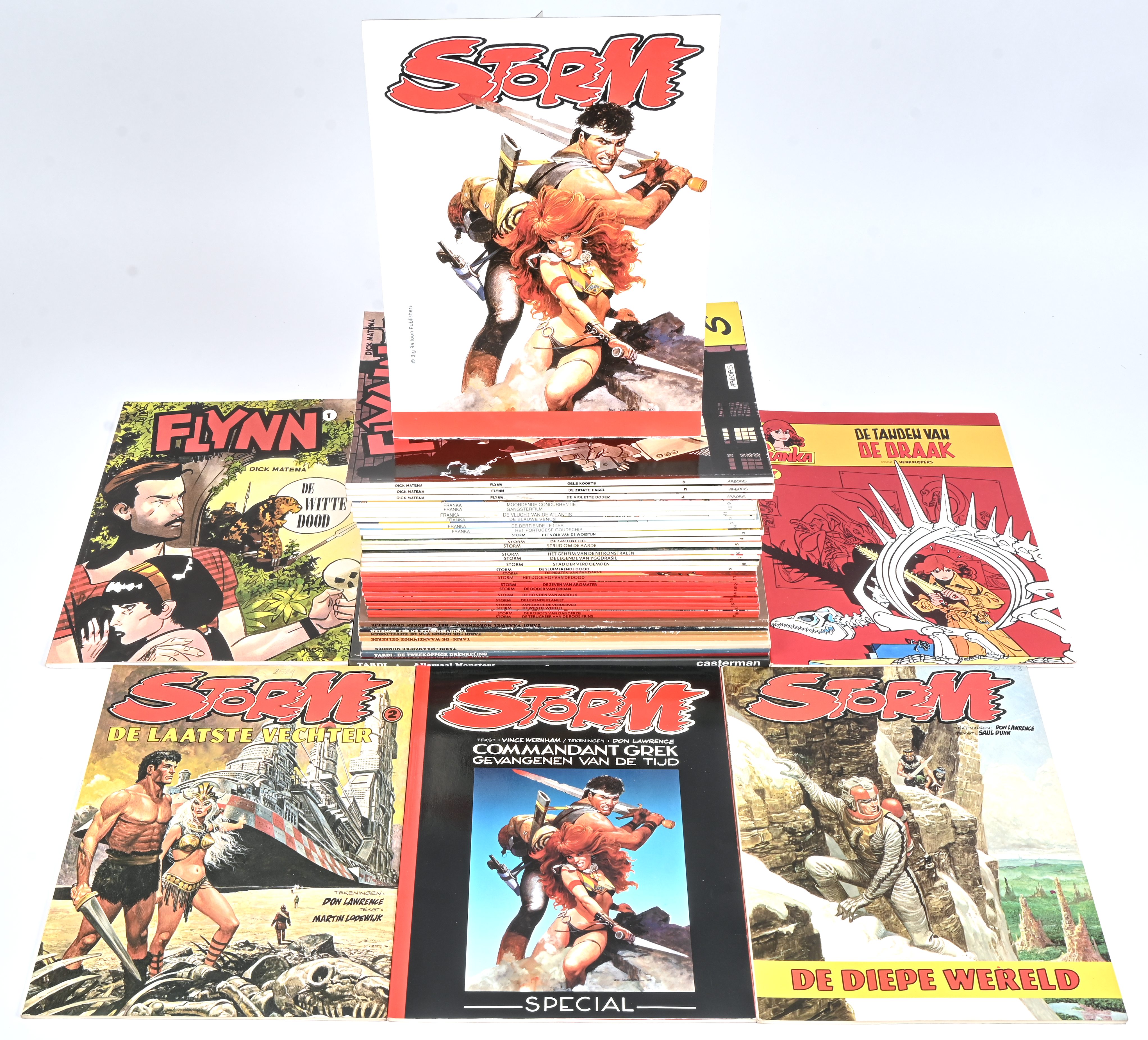 Een partij stripalbums met titels uit de reeksen: ‘Storm’ (30), ‘Franka’ (7), ‘Flynn’ (4)- en ‘Tardi’ (8). Toegevoegd een kartonnen display van ‘Storm’. Mogelijk met geschreven markeringen op de kaft Een partij stripalbums met titels uit de reeksen: ‘Storm’ (30), ‘Franka’ (7), ‘Flynn’ (4)- en ‘Tardi’ (8). Toegevoegd een kartonnen display van ‘Storm’. Mogelijk met geschreven markeringen op de kaft.