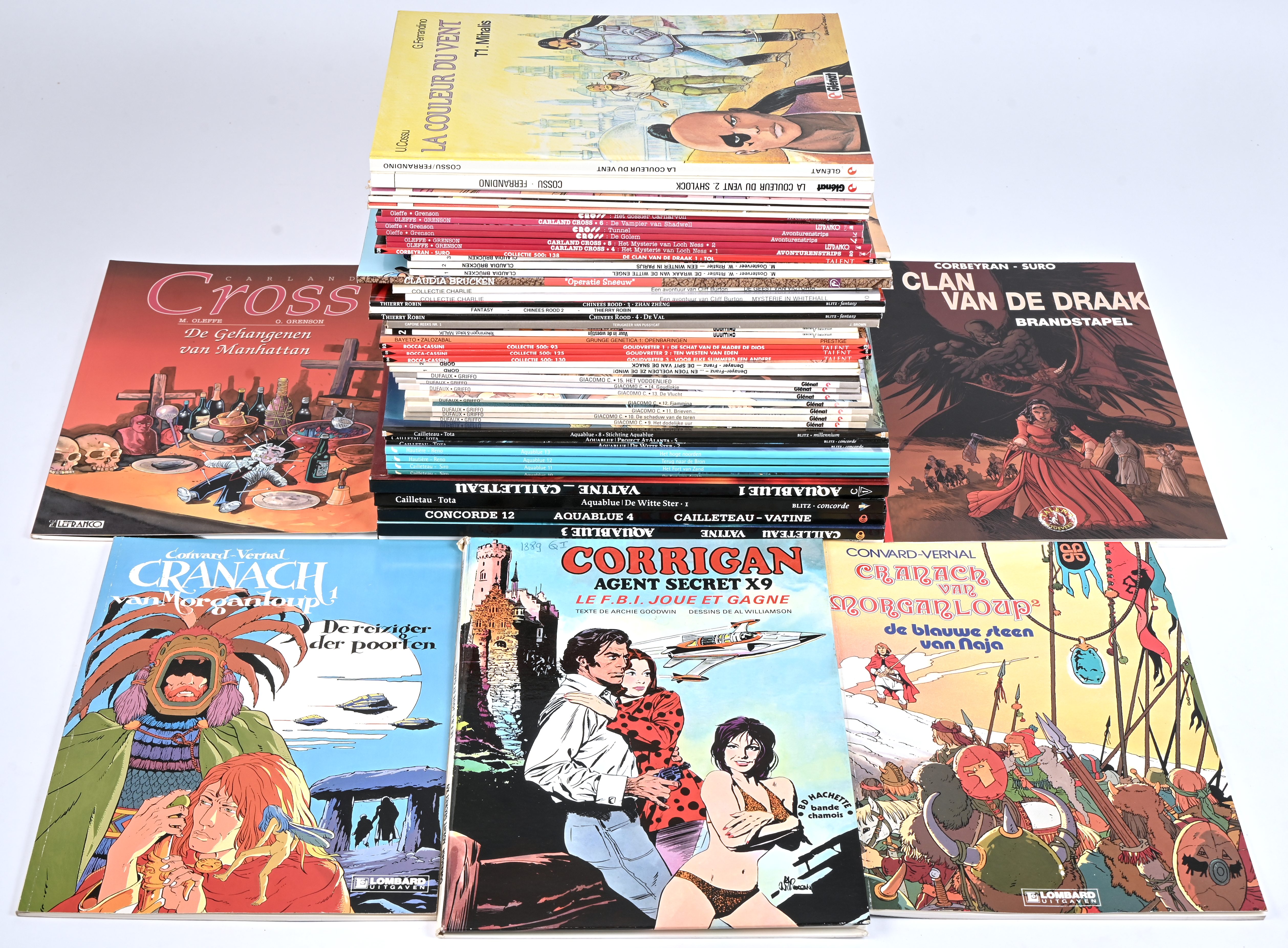Een partij stripalbums met titels uit de reeksen: ‘Aquablue’ (13 waarvan 5 hardcover), ‘Giacomo C.’ (7), ‘Gord’ (2), ‘Goudvreter’ (3), ‘Grunge Genetica’ (1), ‘Chiwana’ (2), ‘Terugkeer van Pussycat’ (1), ‘Chinees Rood’ (3), ‘Cliff Burton’ (2), ‘Claudia Brücken’ (4), ‘De Clan van de Draak’ (2), ‘Garland Cross’ (7), ‘Cristal’ (5), ‘Granach van Morganloup’ (2), ‘La Couleur du Vent’ (2 Franstalige hardcovers) en ‘Corrigan’ (1 Franstalige hardcover). Mogelijk met geschreven markeringen op de kaft Een partij stripalbums met titels uit de reeksen: ‘Aquablue’ (13 waarvan 5 hardcover), ‘Giacomo C.’ (7), ‘Gord’ (2), ‘Goudvreter’ (3), ‘Grunge Genetica’ (1), ‘Chiwana’ (2), ‘Terugkeer van Pussycat’ (1), ‘Chinees Rood’ (3), ‘Cliff Burton’ (2), ‘Claudia Brücken’ (4), ‘De Clan van de Draak’ (2), ‘Garland Cross’ (7), ‘Cristal’ (5), ‘Granach van Morganloup’ (2), ‘La Couleur du Vent’ (2 Franstalige hardcovers) en ‘Corrigan’ (1 Franstalige hardcover). Mogelijk met geschreven markeringen op de kaft.