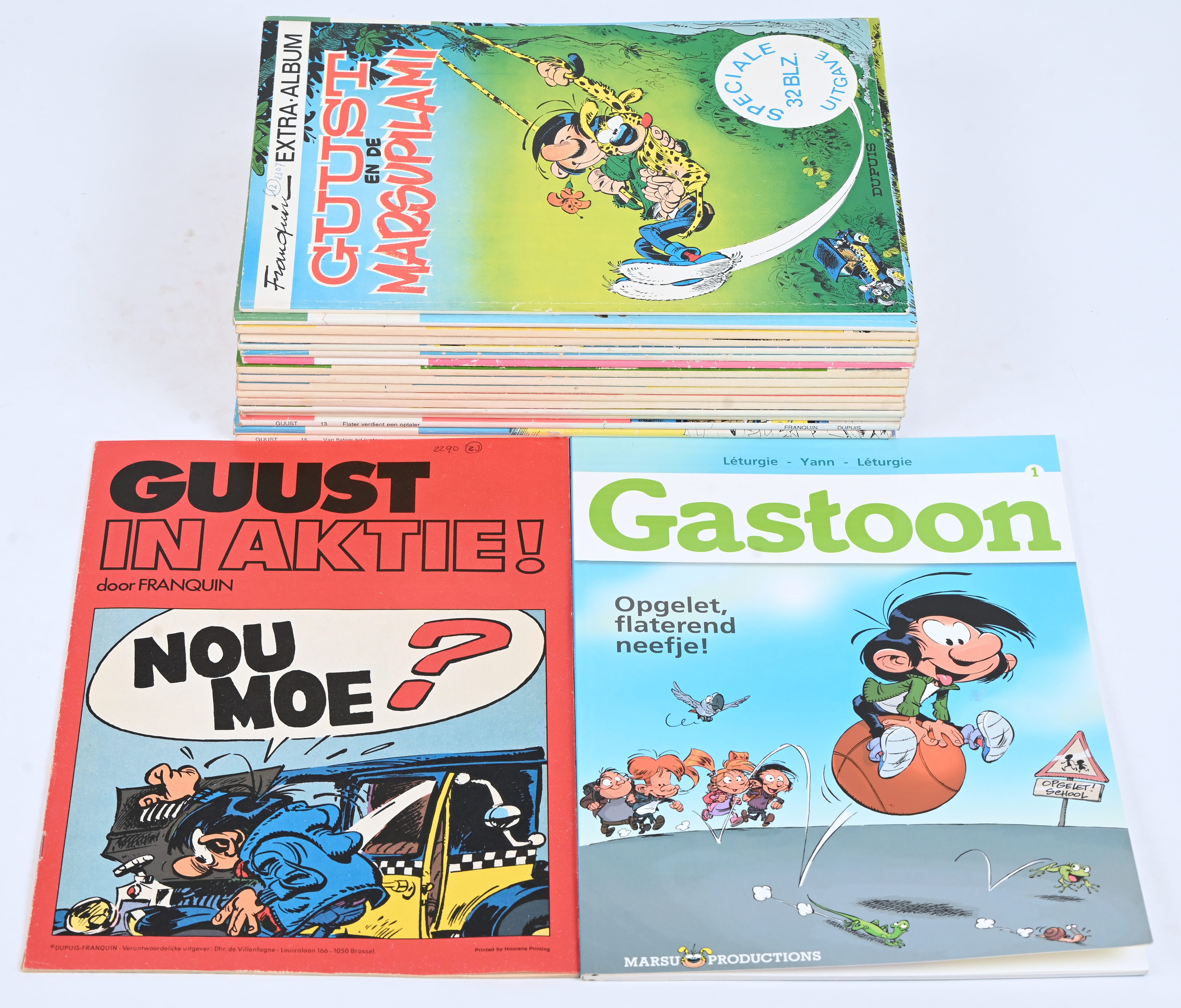 ‘Guust Flater’, 17 titels uit de reeks door Franquin. Toegevoegd een reclameuitgave door Chevron en ‘Gastoon’, een spin-off getekend door Simon Léturgie. Mogelijk met geschreven markeringen op de kaft ‘Guust Flater’, 17 titels uit de reeks door Franquin. Toegevoegd een reclameuitgave door Chevron en ‘Gastoon’, een spin-off getekend door Simon Léturgie. Mogelijk met geschreven markeringen op de kaft.