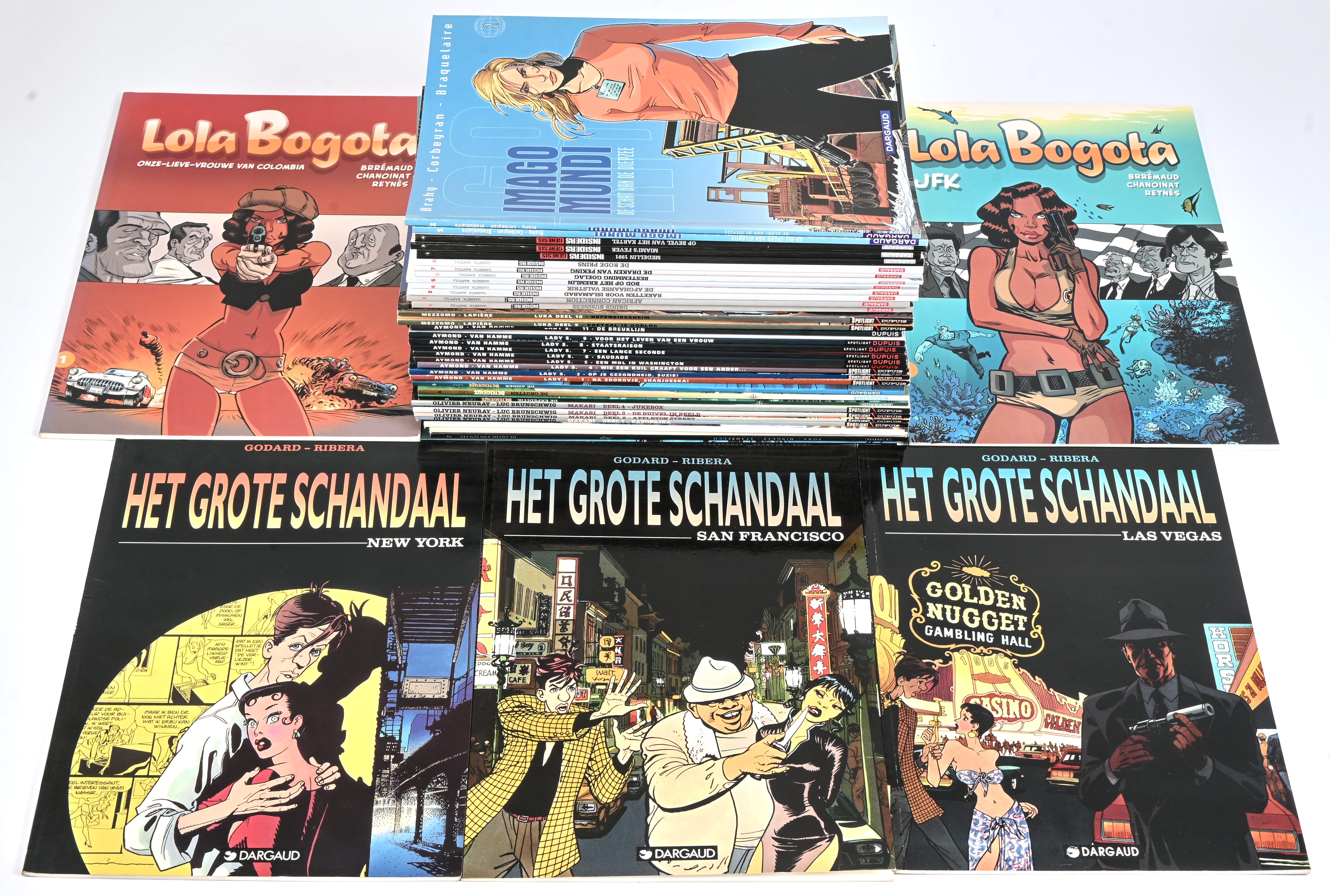 Een partij stripalbums met titels uit de reeksen: ‘Malafide’ (2), ‘Barracuda’ (2), ‘Makabi’ (4), ‘Leo Beetlegeuze’ (3), ‘Lady S.’ (11), ‘Luka’ (2), ‘Lola Bogota’ (2), ‘Insiders’ (11), ‘Imago Mundi’ (2) en ‘Het Grote Schandaal’ (3). Mogelijk met geschreven markeringen op de kaft Een partij stripalbums met titels uit de reeksen: ‘Malafide’ (2), ‘Barracuda’ (2), ‘Makabi’ (4), ‘Leo Beetlegeuze’ (3), ‘Lady S.’ (11), ‘Luka’ (2), ‘Lola Bogota’ (2), ‘Insiders’ (11), ‘Imago Mundi’ (2) en ‘Het Grote Schandaal’ (3). Mogelijk met geschreven markeringen op de kaft.