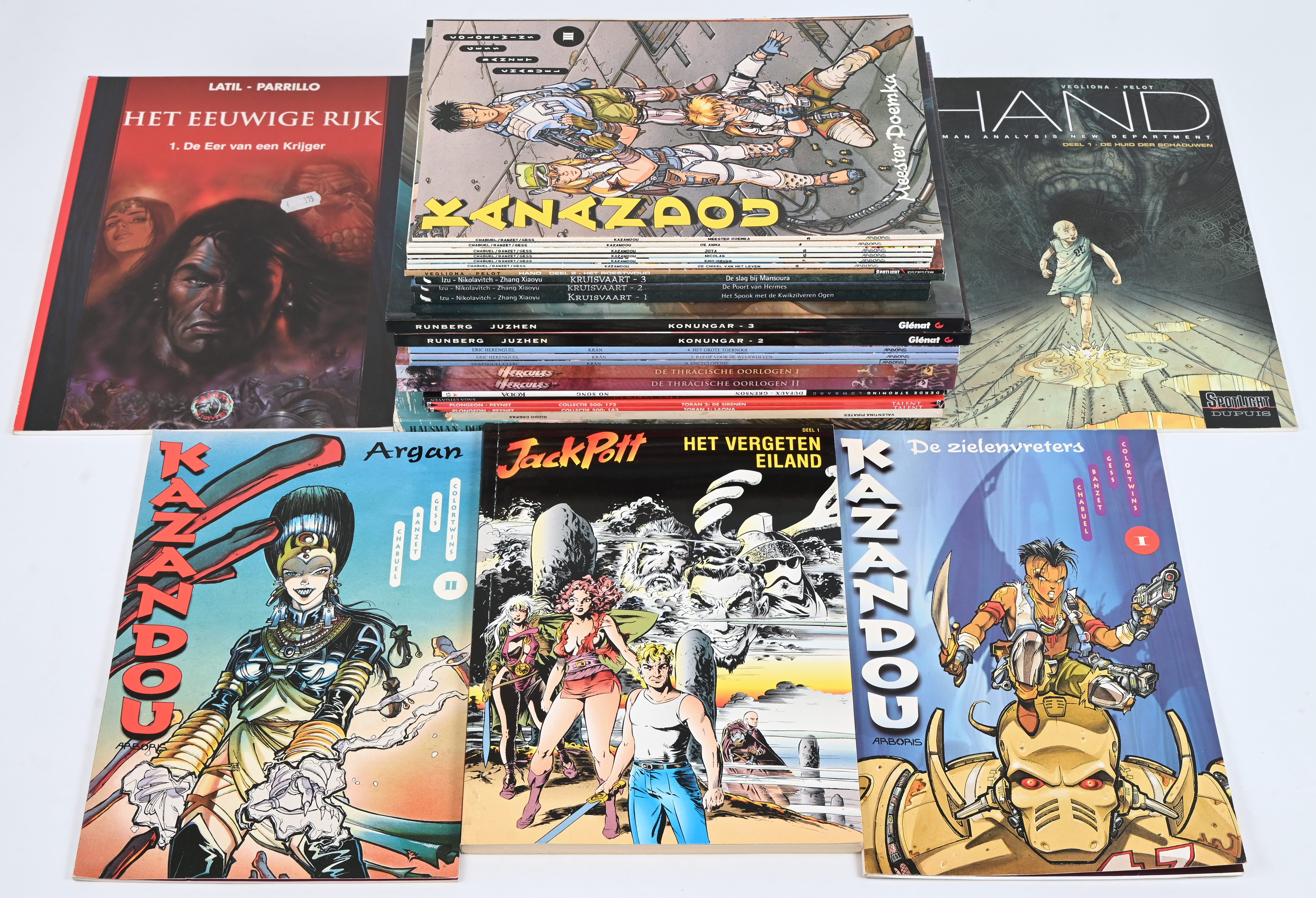 Een partij stripalbums met titels uit de reeksen: ‘Jackpott’ (1), ‘De Teloorgang van de Elfen’ (1 hardcover), ‘Valentina Pirate’ (1 Franstalig), ‘Toran’ (2), ‘Het Verdrag’ (1), ‘Koda’ (1), ‘Hercules’ (2 hardcovers), ‘Krän’ (4), ‘Konungar’ (2 hardcovers), ‘Kruisvaart’ (3), ‘Het Eeuwige Rijk’ (1), ‘Hand’ (2) en ‘Kazandou’ (8). Mogelijk met geschreven markeringen op de kaft Een partij stripalbums met titels uit de reeksen: ‘Jackpott’ (1), ‘De Teloorgang van de Elfen’ (1 hardcover), ‘Valentina Pirate’ (1 Franstalig), ‘Toran’ (2), ‘Het Verdrag’ (1), ‘Koda’ (1), ‘Hercules’ (2 hardcovers), ‘Krän’ (4), ‘Konungar’ (2 hardcovers), ‘Kruisvaart’ (3), ‘Het Eeuwige Rijk’ (1), ‘Hand’ (2) en ‘Kazandou’ (8). Mogelijk met geschreven markeringen op de kaft.
