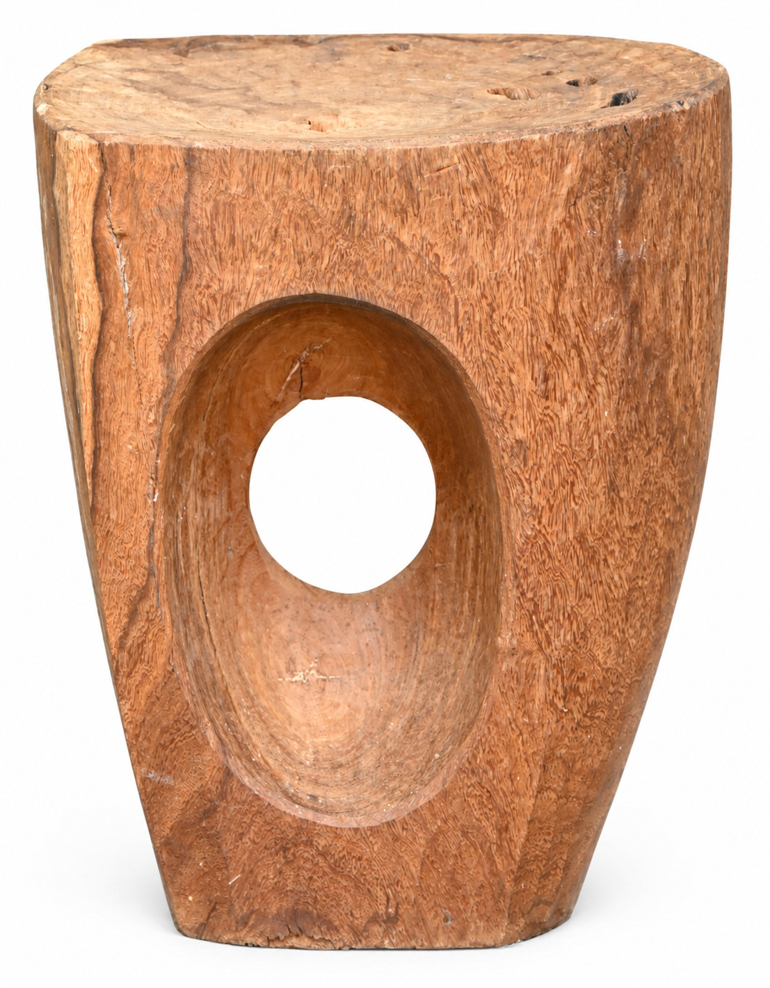 Een massief houten kruk met een centraal gat Een massief houten kruk met een centraal gat.