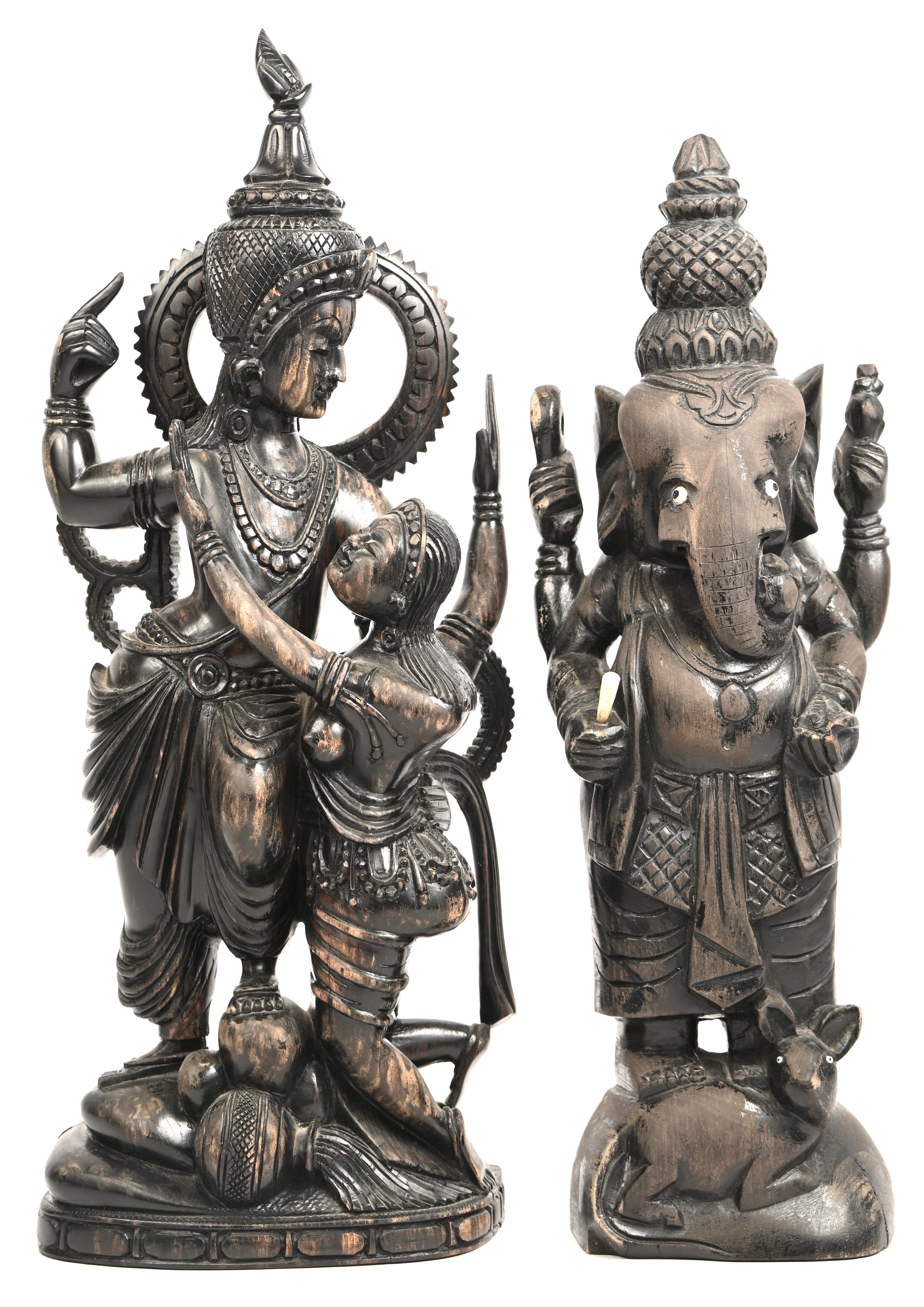 Twee Indische beelden van geëboniseerd hout. Lord Krischna met Radha en Ganesha Twee Indische beelden van geëboniseerd hout. Lord Krischna met Radha en Ganesha.
