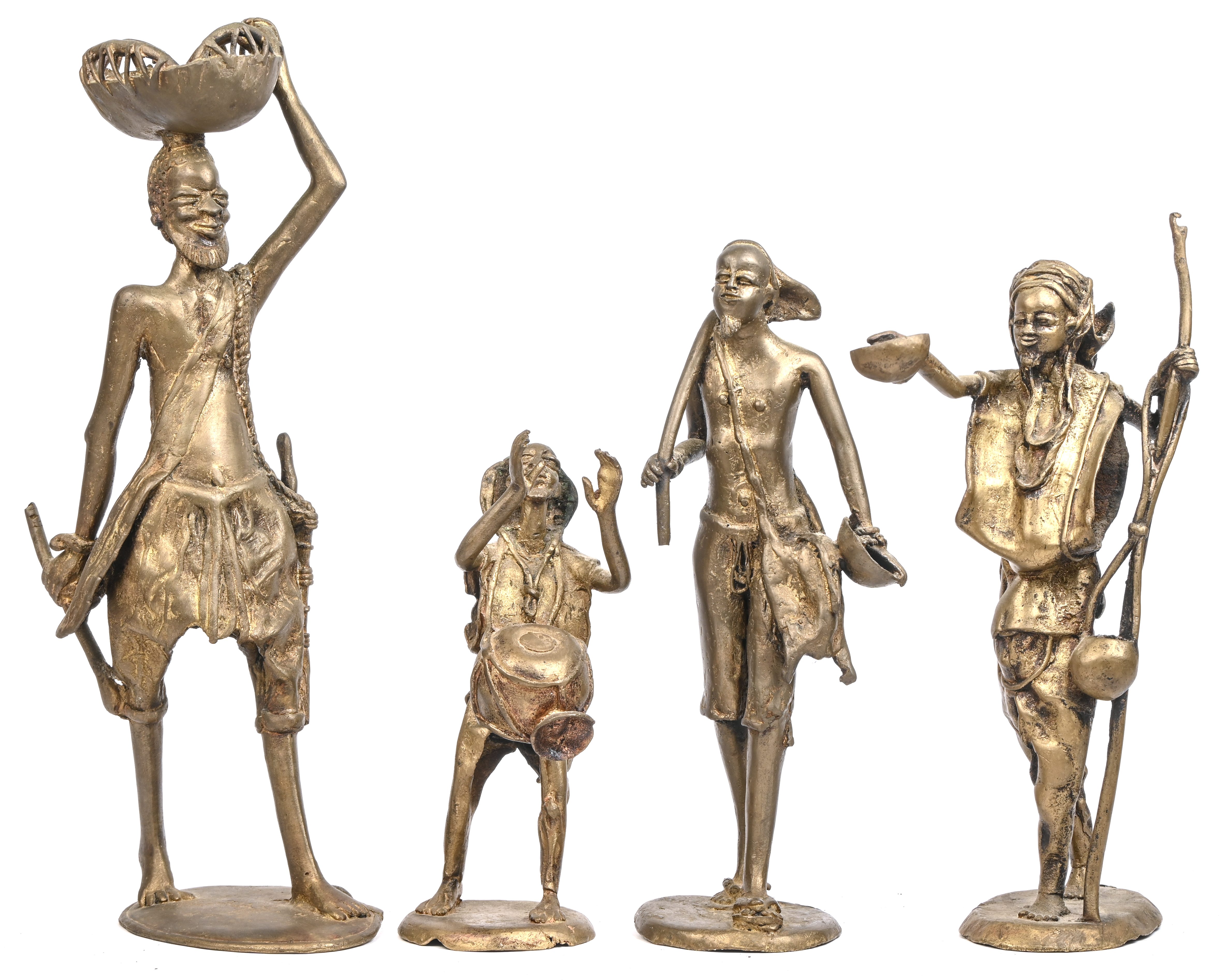 Vier Afrikaanse bronzen beelden van een muzikant, een landbouwer, een bedelaar en een krijger Vier Afrikaanse bronzen beelden van een muzikant, een landbouwer, een bedelaar en een krijger.