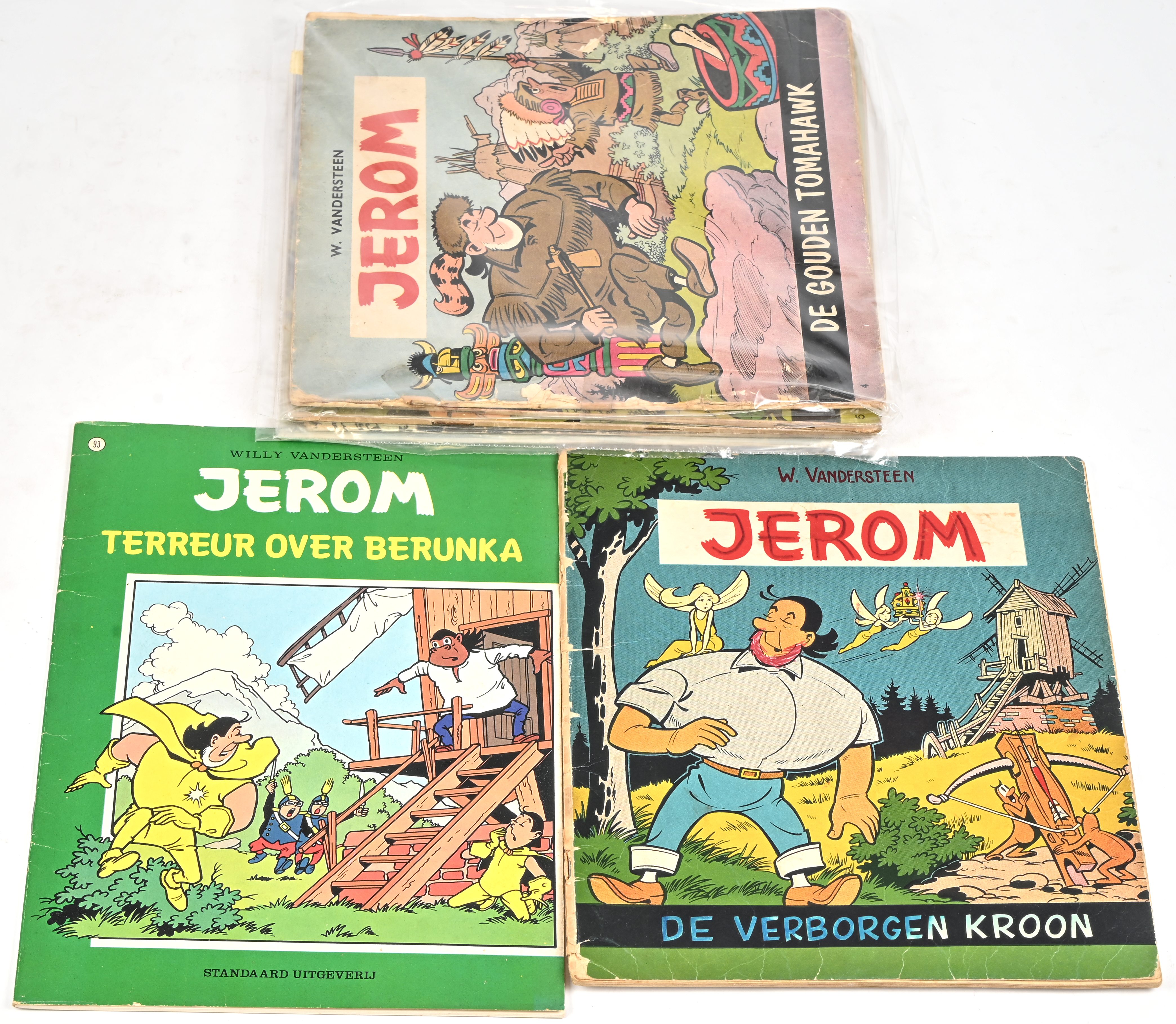 Jerom. Ed. Standaard. 7 albums. nummers 2 (1962), 4 (1963, geen achterflap), 5 (1964), 6 (1964), 8 (1965), 9 (1966, tape). SC, slechte tot redelijke staat. 93 (1982, Gouden Stuntman, SC, zeer goede staat) Jerom. Ed. Standaard. 7 albums. nummers 2 (1962), 4 (1963, geen achterflap), 5 (1964), 6 (1964), 8 (1965), 9 (1966, tape). SC, slechte tot redelijke staat. 93 (1982, Gouden Stuntman, SC, zeer goede staat).