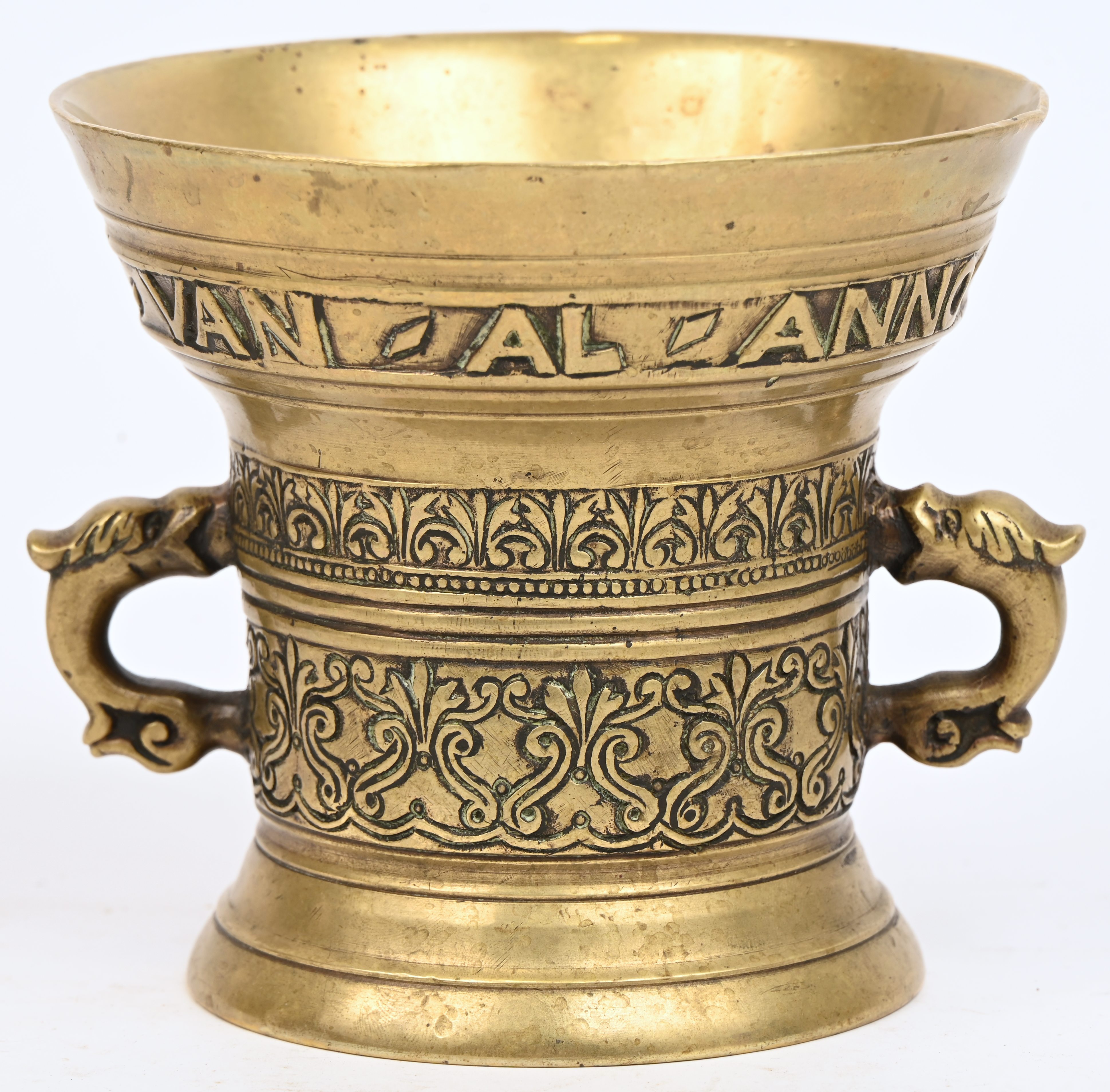 Een bronzen vijzel naar antiek voorbeeld Een bronzen vijzel naar antiek voorbeeld.