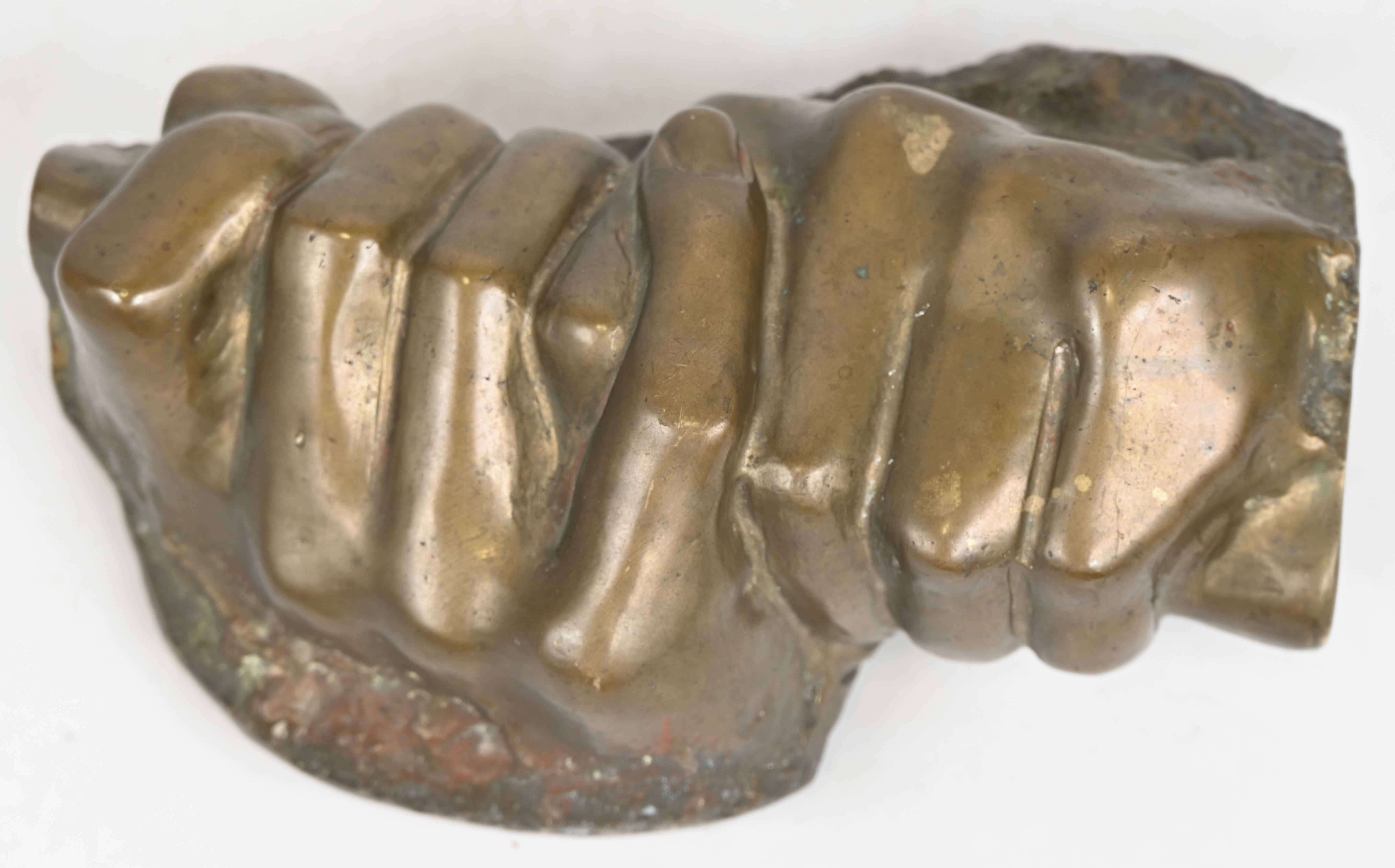 “Golfgrip” Een massief bronzen sculptuur. Achteraan gesigneerd “Golfgrip” Een massief bronzen sculptuur. Achteraan gesigneerd.