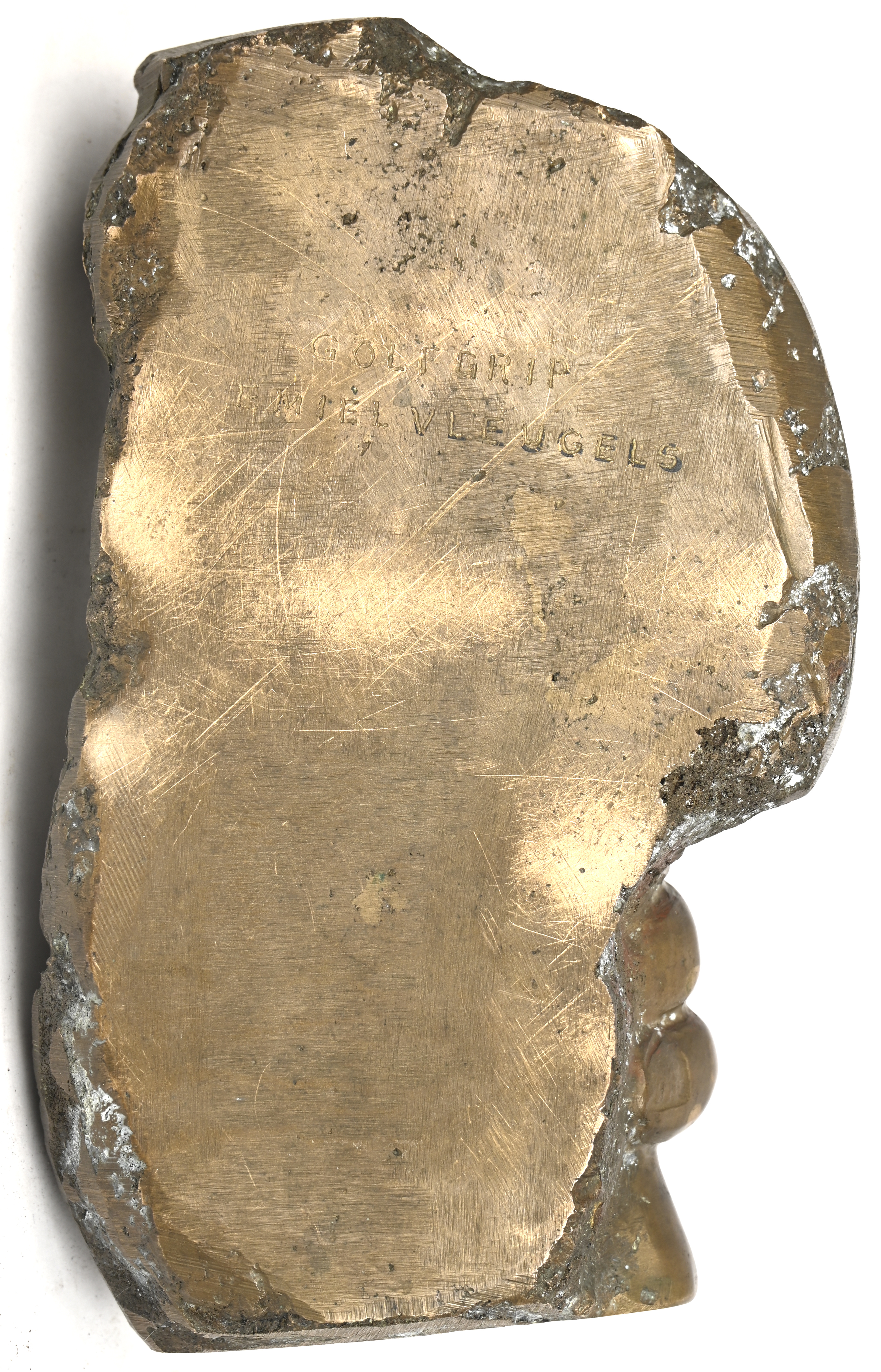 “Golfgrip” Een massief bronzen sculptuur. Achteraan gesigneerd “Golfgrip” Een massief bronzen sculptuur. Achteraan gesigneerd.