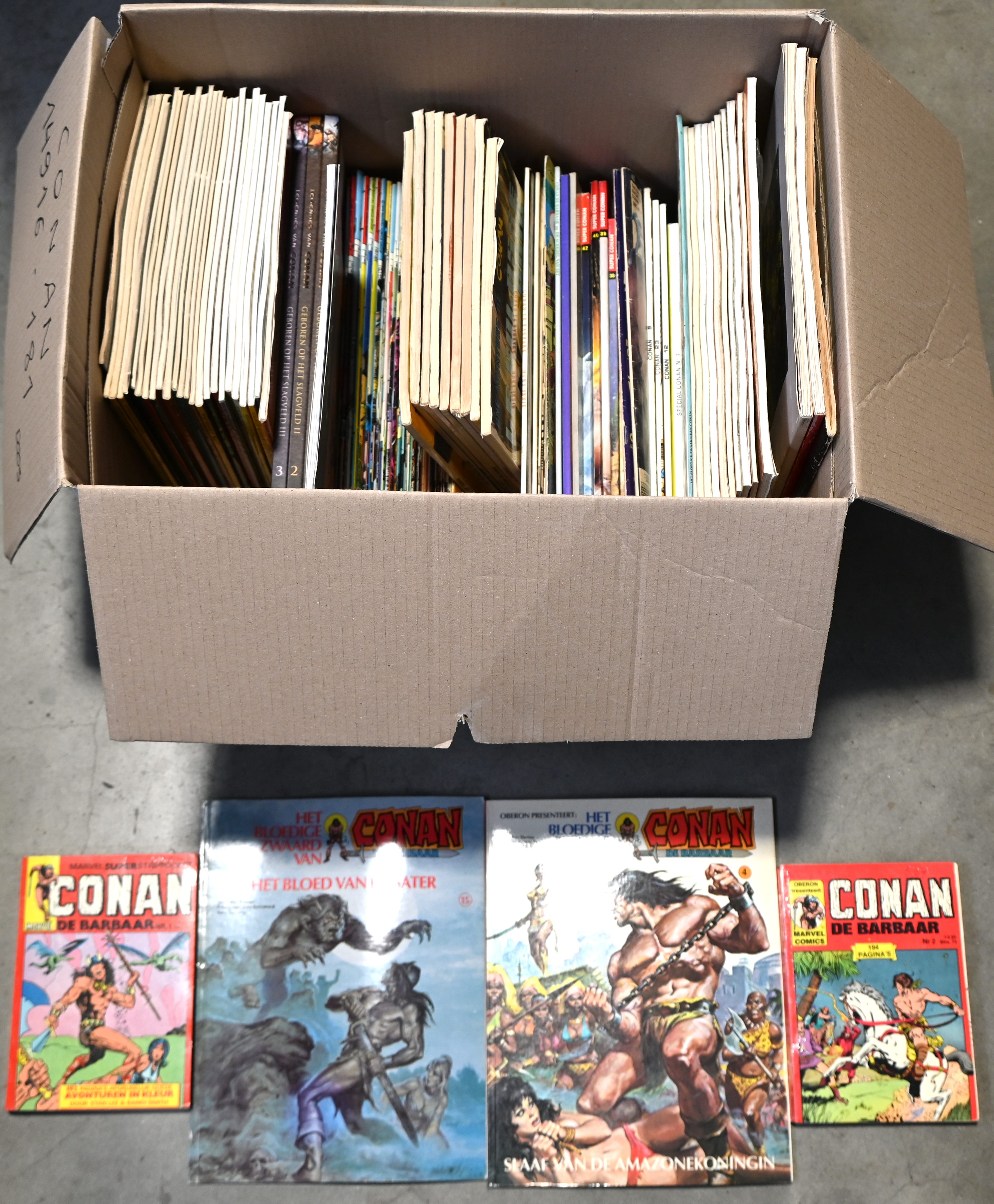 ‘conan de Barbaar’, een zeer groot lot strips over deze gespierde krijger. Verschillende auteurs en uitgeverijen. Migelijk met geschreven markeringen op de kaft ‘conan de Barbaar’, een zeer groot lot strips over deze gespierde krijger. Verschillende auteurs en uitgeverijen. Migelijk met geschreven markeringen op de kaft.