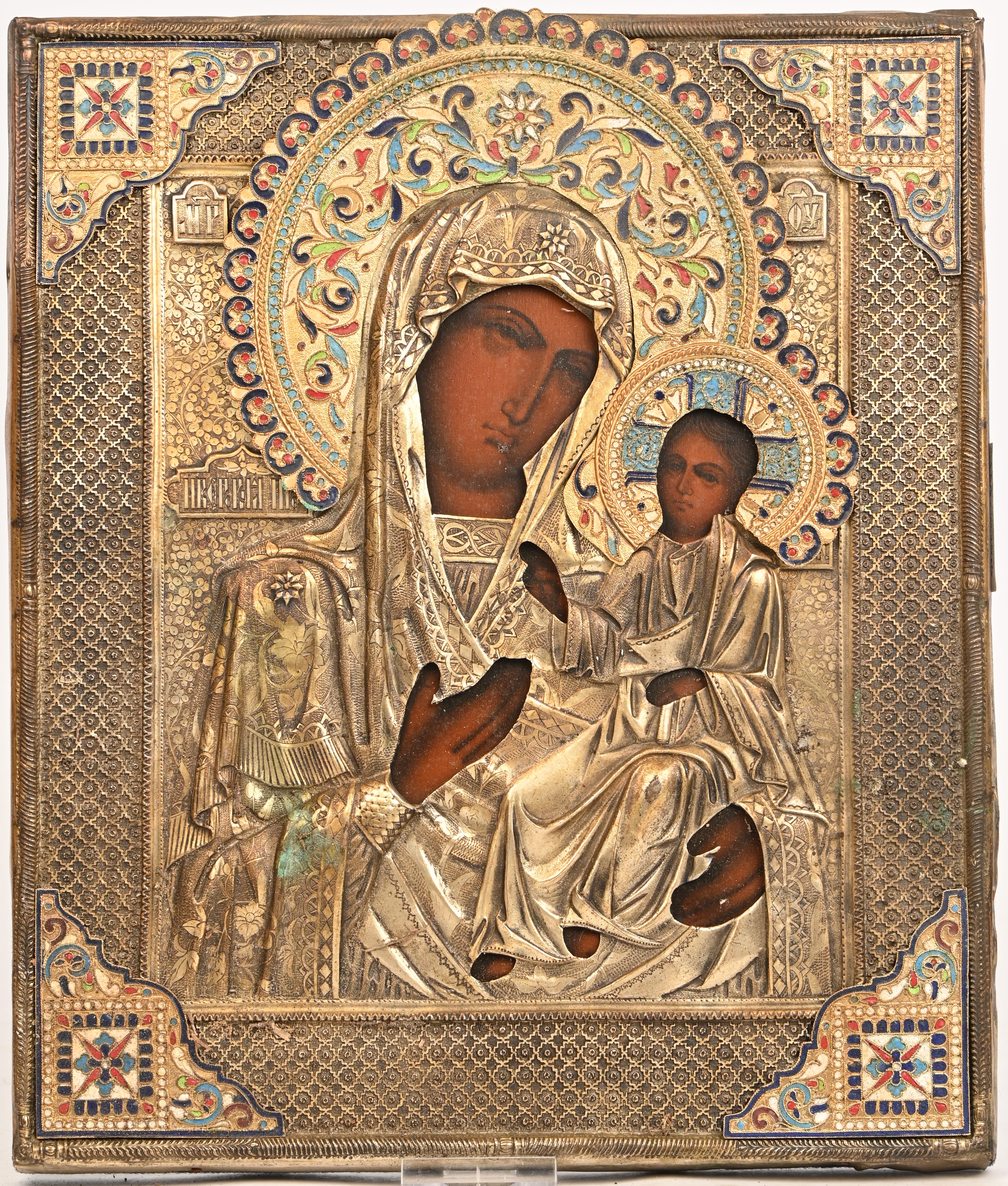 Een Orthodox icoon, met voorstelling van moeder en kind. Met metalen riza Een Orthodox icoon, met voorstelling van moeder en kind. Met metalen riza.