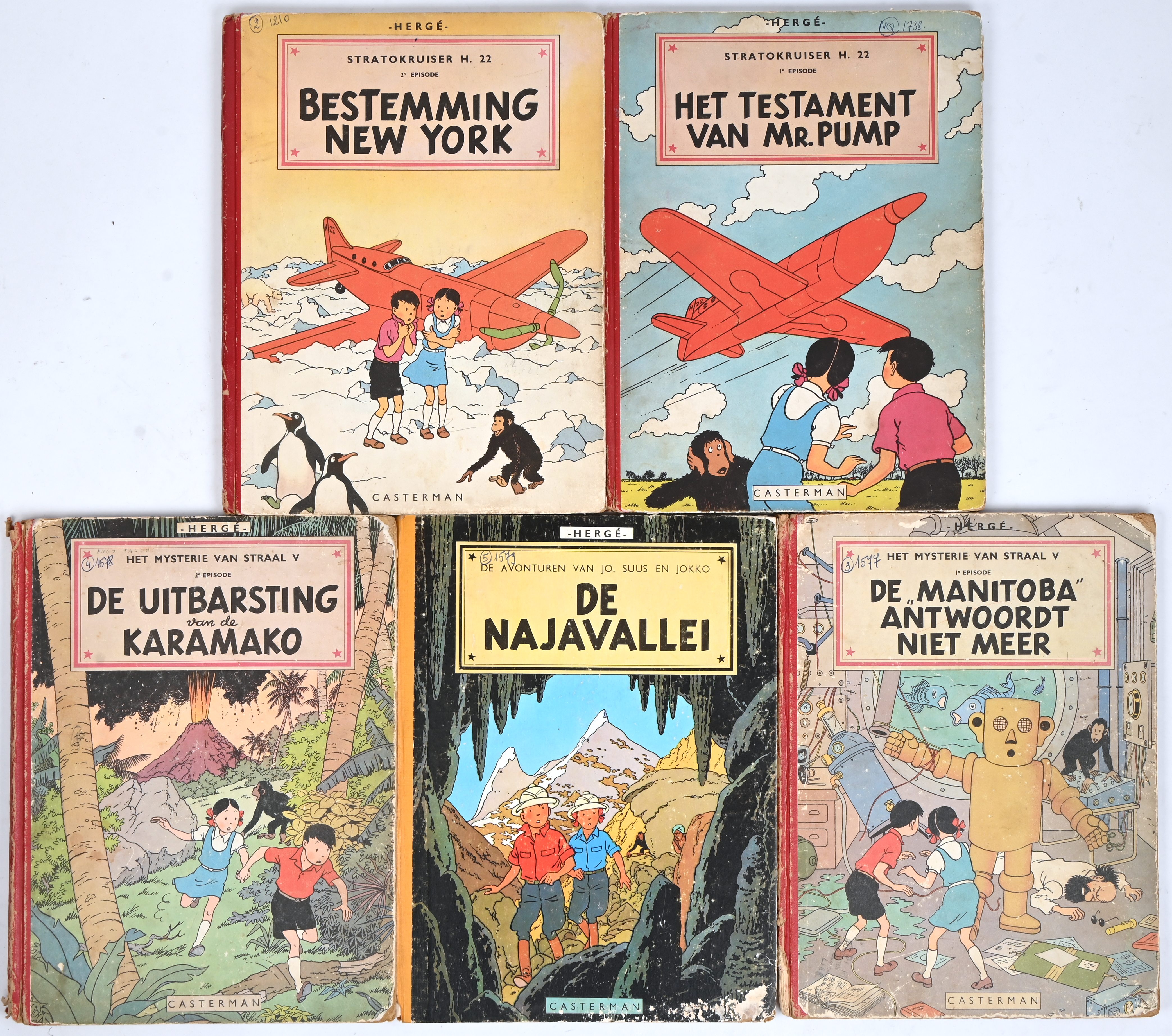 De Avonturen van Jo, Suus en Jokko. Ed. Casterman. 5 albums. “Het Testament van Mr. Pump (1952), Bestemming New York (1952), De Manitoba antwoordt niet meer (1952), De Uitbarsting van de Karamako (1952), De Najavallei (1957). HC, slechte staat De Avonturen van Jo, Suus en Jokko. Ed. Casterman. 5 albums. “Het Testament van Mr. Pump (1952), Bestemming New York (1952), De Manitoba antwoordt niet meer (1952), De Uitbarsting van de Karamako (1952), De Najavallei (1957). HC, slechte staat.