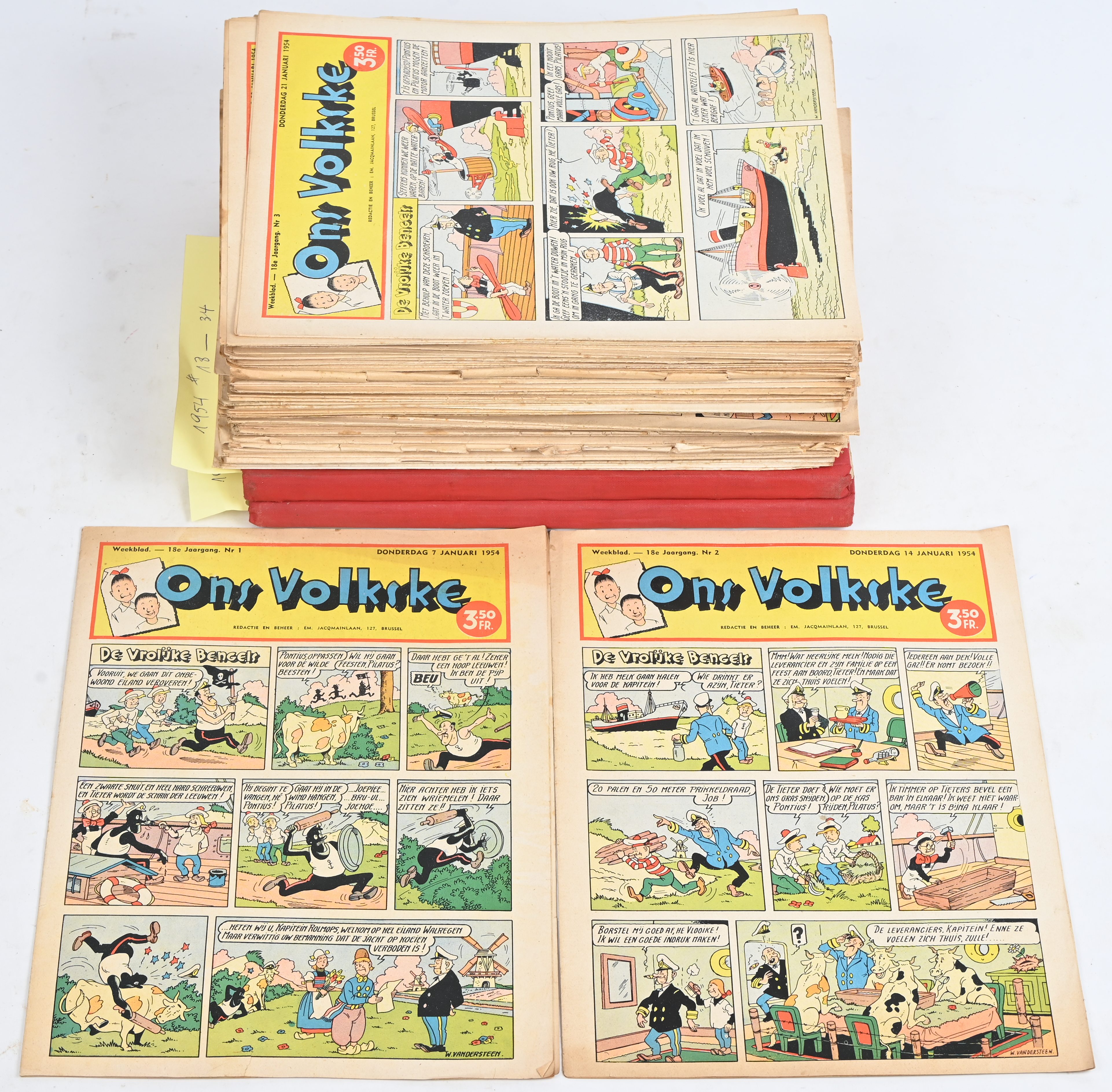 Ons Volkske. Ed. Standaard/Lombard 1954. Weekblad. Losse nummers 1 t.e.m. 35, 37 t.e.m. 51. Gebonden nummers (albums 17, 18 t.e.m. 34), HC. Evenals 1955. Losse nummers 1 t.e.m. 14, 17, 21 t.e.m. 23, 25, 27, 40-41, 43 t.e.m. 48, 50. Gebonden nummers (albums 19, 1 t.e.m. 17), HC. Doorgaans redelijke tot goede staat Ons Volkske. Ed. Standaard/Lombard 1954. Weekblad. Losse nummers 1 t.e.m. 35, 37 t.e.m. 51. Gebonden nummers (albums 17, 18 t.e.m. 34), HC. Evenals 1955. Losse nummers 1 t.e.m. 14, 17, 21 t.e.m. 23, 25, 27, 40-41, 43 t.e.m. 48, 50. Gebonden nummers (albums 19, 1 t.e.m. 17), HC. Doorgaans redelijke tot goede staat.