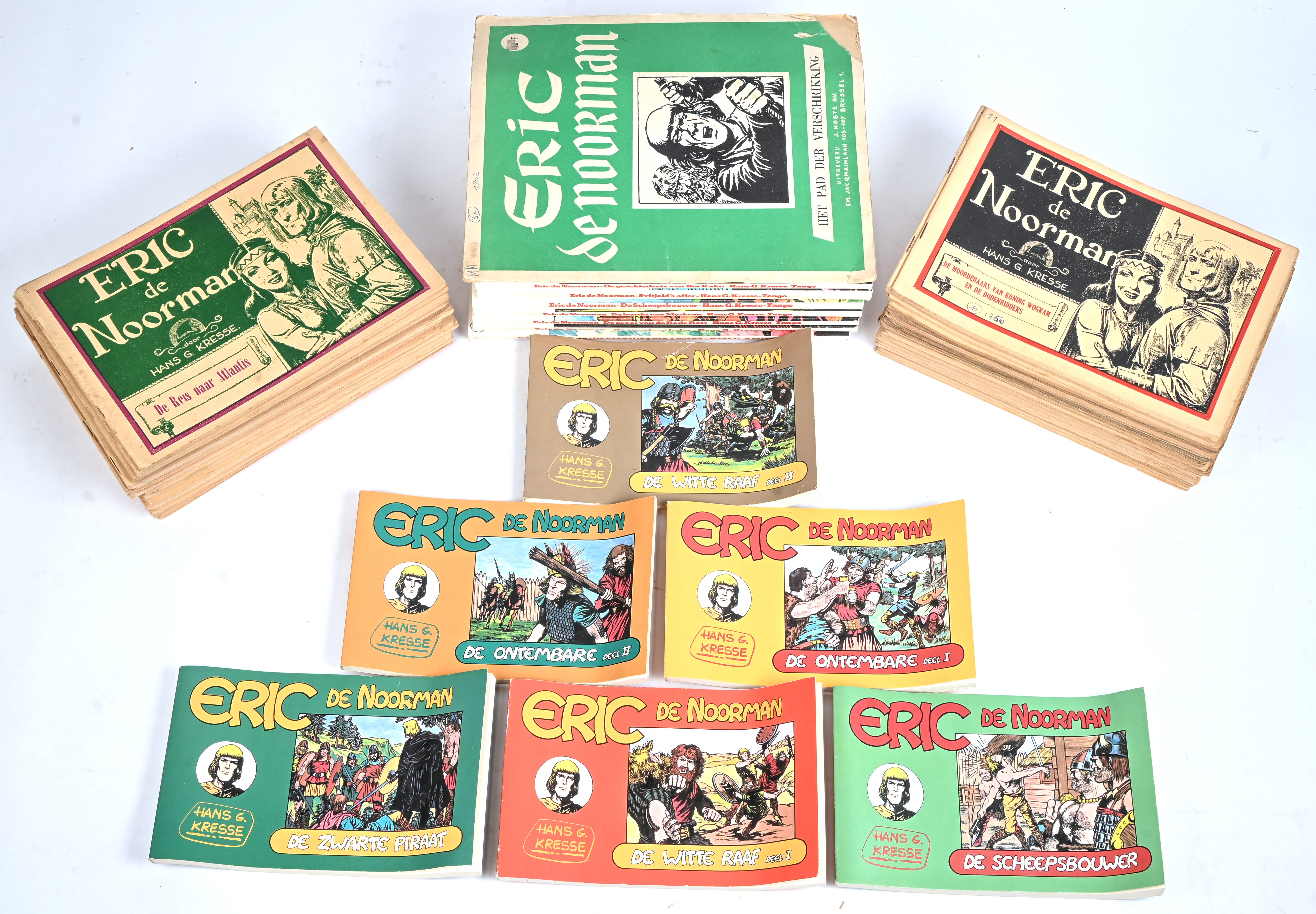 Eric De Noorman. Ed. Het Laatste Nieuws, Copyright Maarten Toonder Studio’, jaren ‘40 en ‘50. 41 albums oblong Ed. J. Hoste 1958, Het Pad der Verschrikking. Ed. Tango, Leiden, 1973 tot 1975, 7 albums. Ed. Skarabee, Laren, 1977. 6 albums oblong. SC. Redelijke tot goede staat, catalogusnummer in balpen op voorplat Eric De Noorman. Ed. Het Laatste Nieuws, Copyright Maarten Toonder Studio’, jaren ‘40 en ‘50. 41 albums oblong Ed. J. Hoste 1958, Het Pad der Verschrikking. Ed. Tango, Leiden, 1973 tot 1975, 7 albums. Ed. Skarabee, Laren, 1977. 6 albums oblong. SC. Redelijke tot goede staat, catalogusnummer in balpen op voorplat.