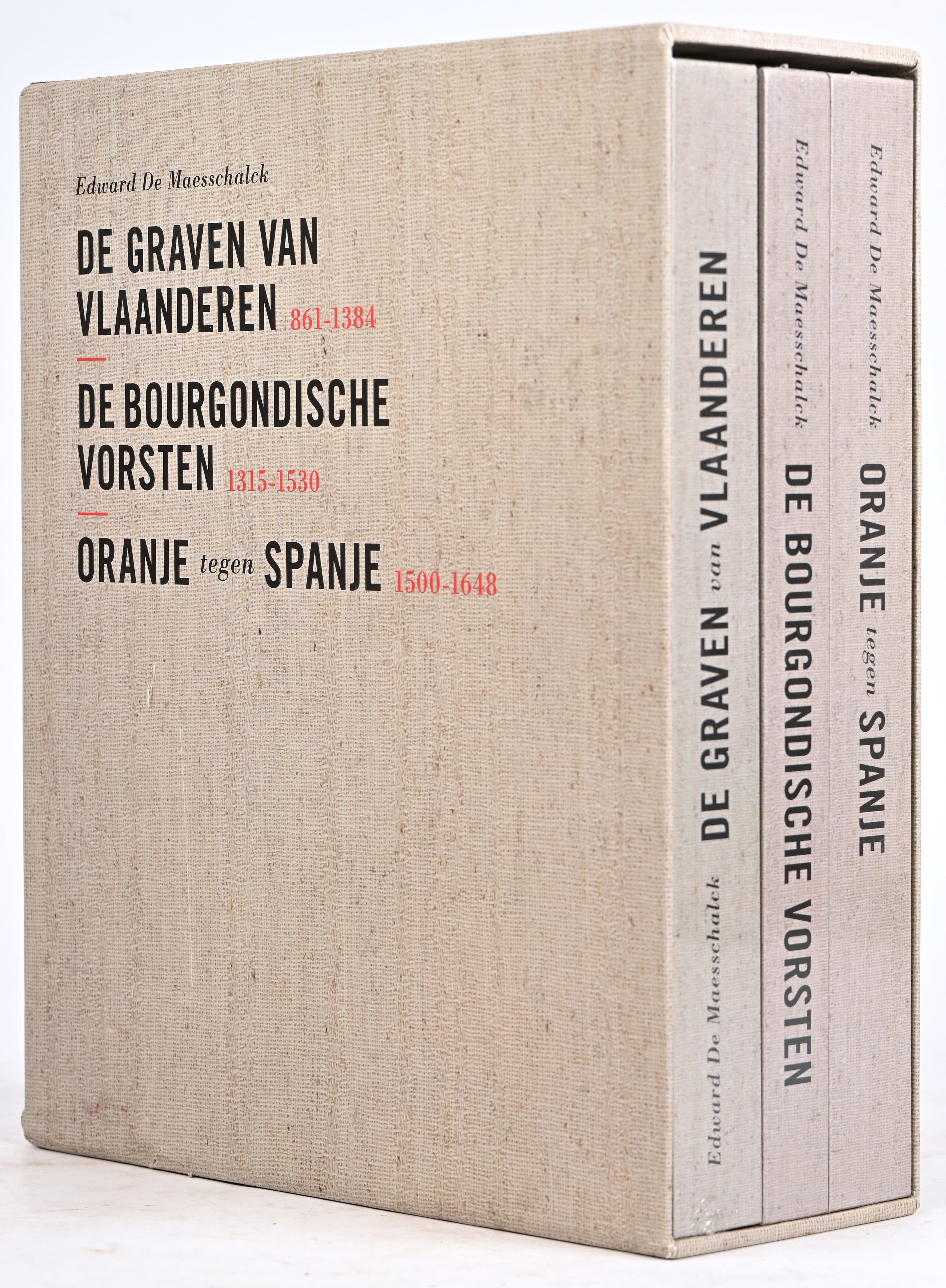 Drie boeken. Eduard De Maesschalck. “De Graven van Vlaanderen”. “De Bourgondische Vorsten”. “Oranje tegen Spanje”. In één huls. Nog verpakt in plastic folie Drie boeken. Eduard De Maesschalck. “De Graven van Vlaanderen”. “De Bourgondische Vorsten”. “Oranje tegen Spanje”. In één huls. Nog verpakt in plastic folie.