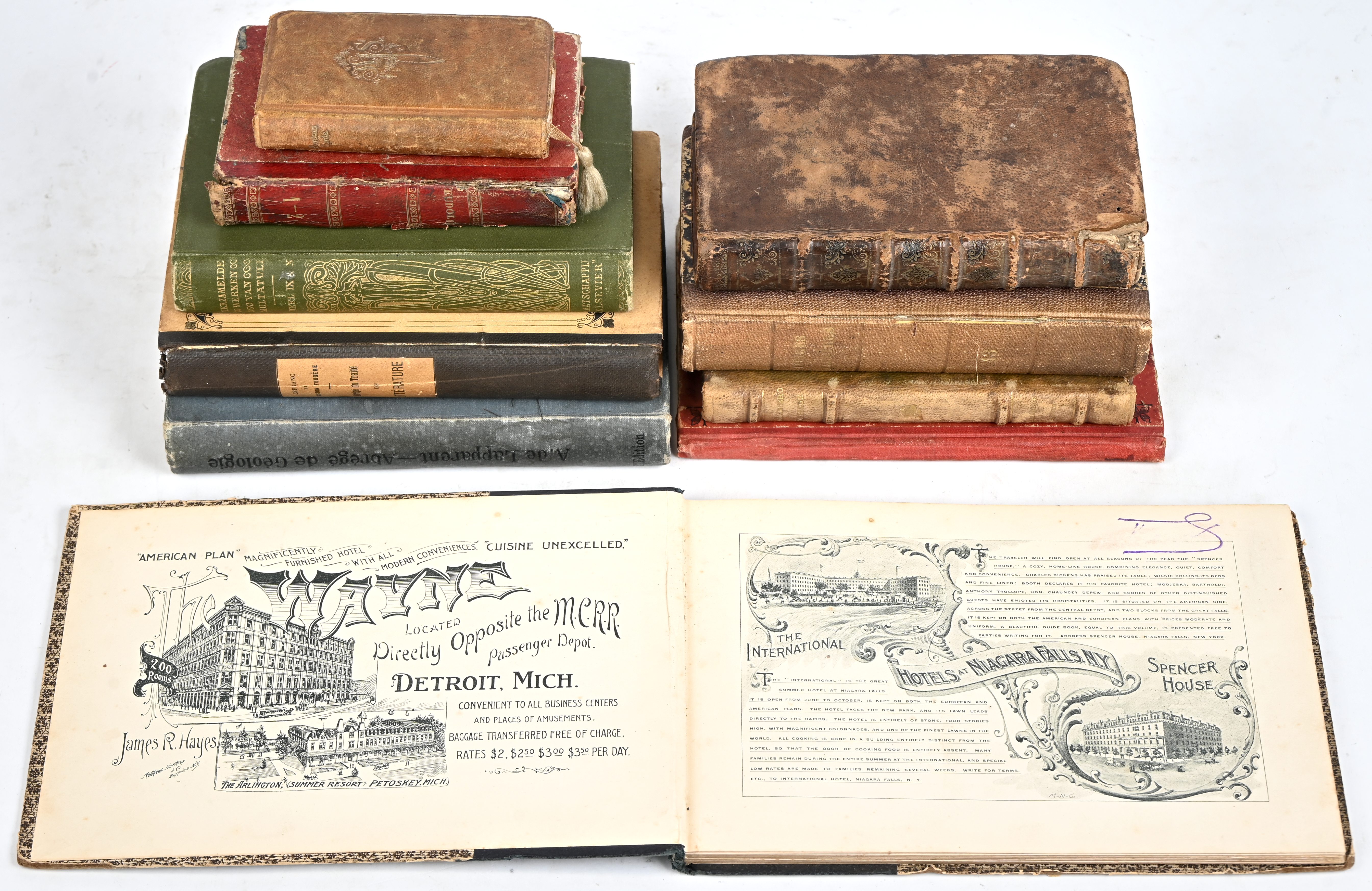 Een lot oude boeken: Telemaque - Fénelon, Eudolie ou la jeune malade, Les vies des hommes illustres de plutarque, Les jeux scolaires (1894), Romancero Moresque, Abrégé du traité de littérature, Abrégé de Géologie, verzamelde werken van Multatuli deel IC & X, Thefalls of Niagara en een kleine misaal Een lot oude boeken: Telemaque - Fénelon, Eudolie ou la jeune malade, Les vies des hommes illustres de plutarque, Les jeux scolaires (1894), Romancero Moresque, Abrégé du traité de littérature, Abrégé de Géologie, verzamelde werken van Multatuli deel IC & X, Thefalls of Niagara en een kleine misaal.