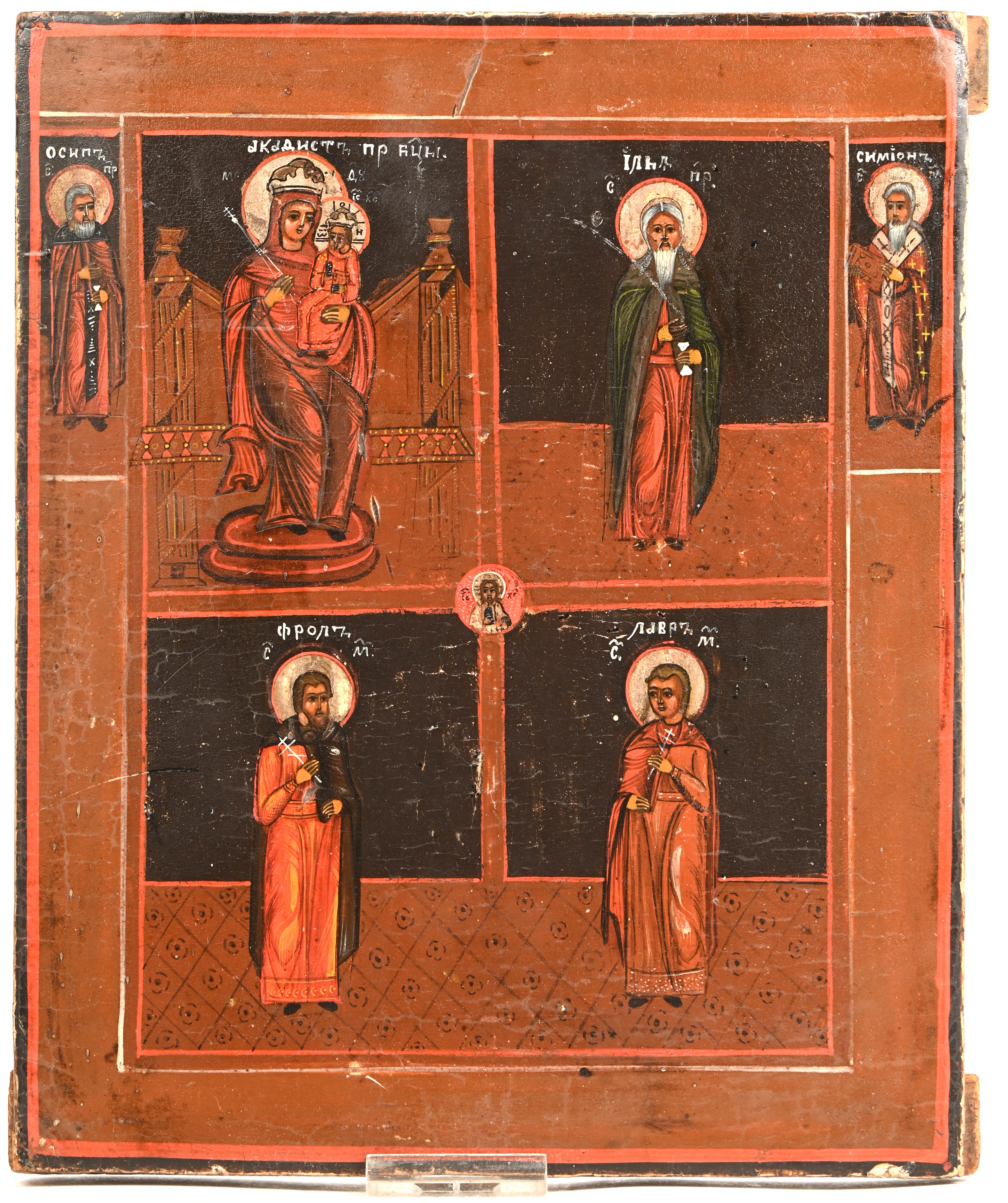 Moeder Gods met meerdere heiligen, een antiek Russisch icoon Moeder Gods met meerdere heiligen, een antiek Russisch icoon.