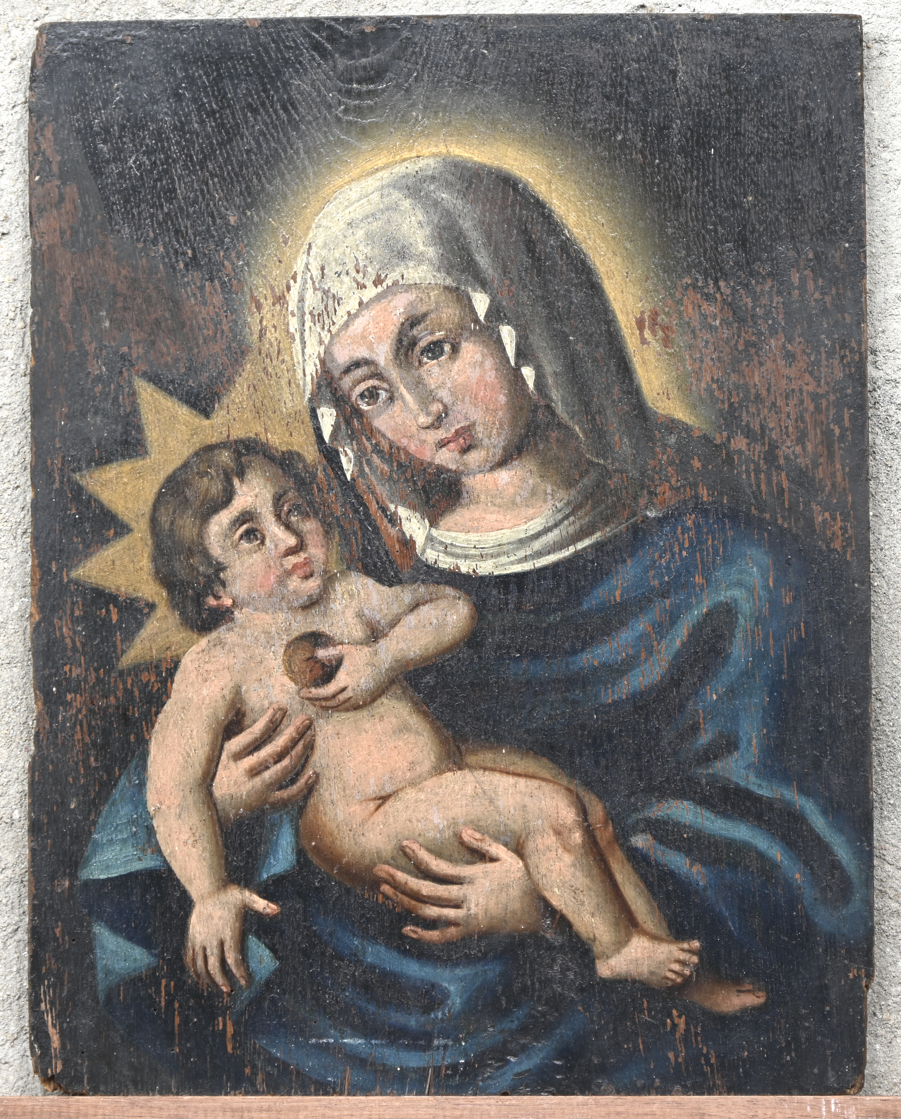 Een antiek devotie schilderij met Madonna en kind op eikenhouten paneel Een antiek devotie schilderij met Madonna en kind op eikenhouten paneel.