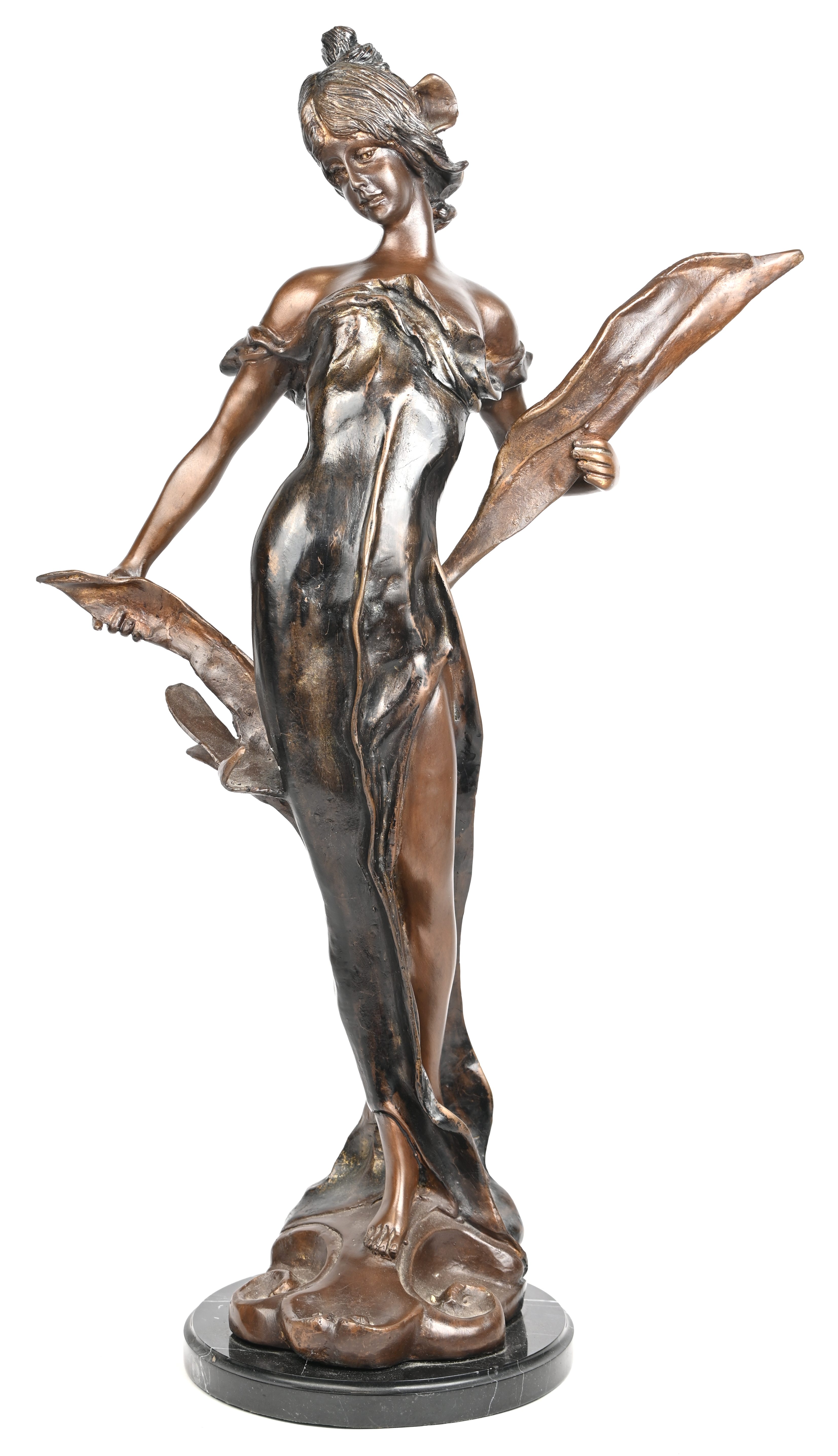 “Galatea”, een bronzen beeld op marmeren voetje, draagt handtekening E “Galatea”, een bronzen beeld op marmeren voetje, draagt handtekening E. Rossi