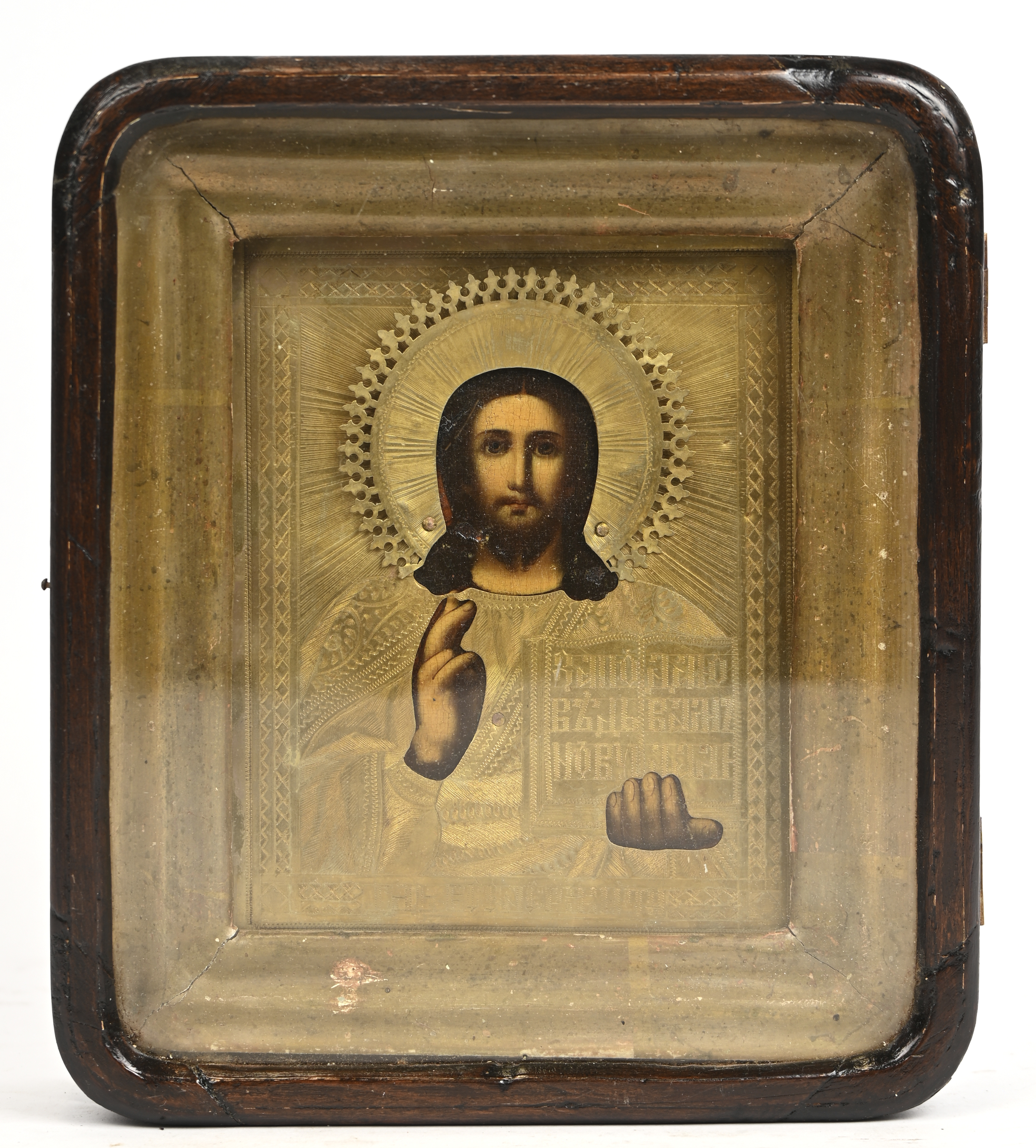 ‘Christus Pantocrator’, een Russische icoon. Tempera op paneel, met koperen riza. In een vitrinekoffertje, XIXde eeuw ‘Christus Pantocrator’, een Russische icoon. Tempera op paneel, met koperen riza. In een vitrinekoffertje, XIXde eeuw.
